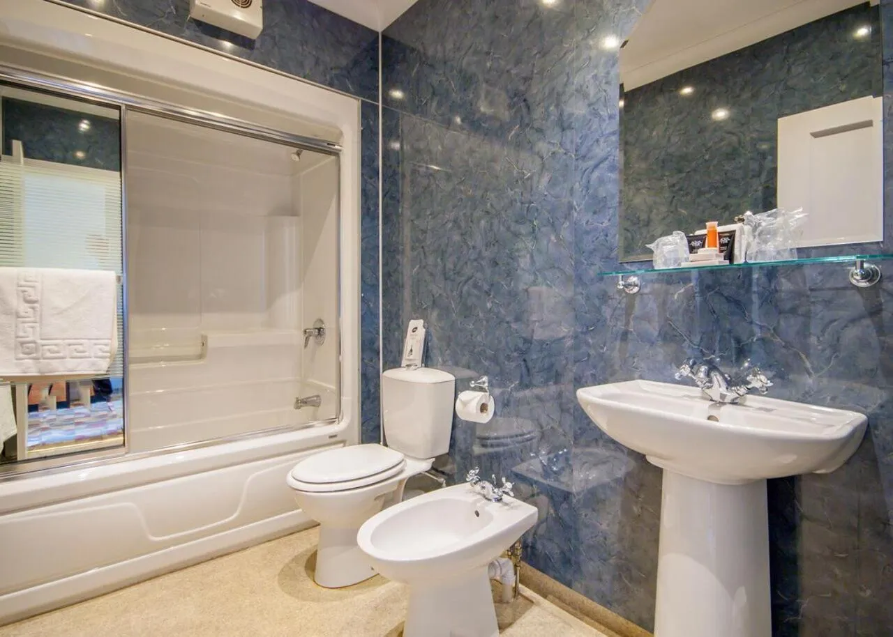 Bathroom in Staindrop Hotel