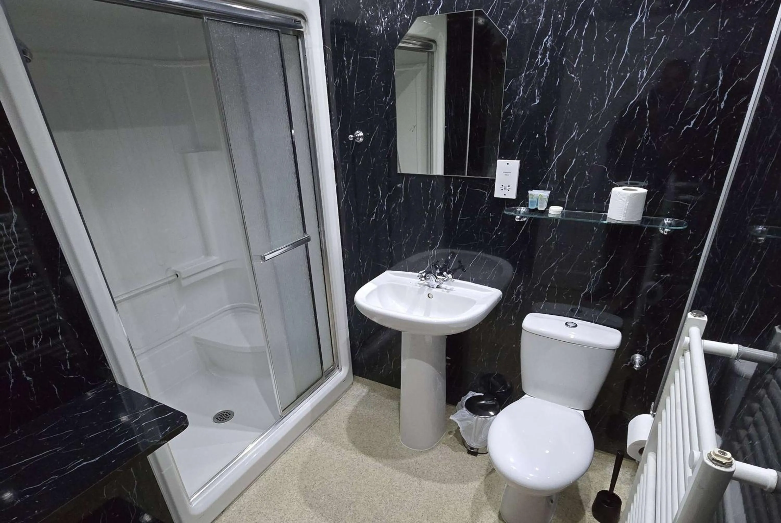 Bathroom in Staindrop Hotel