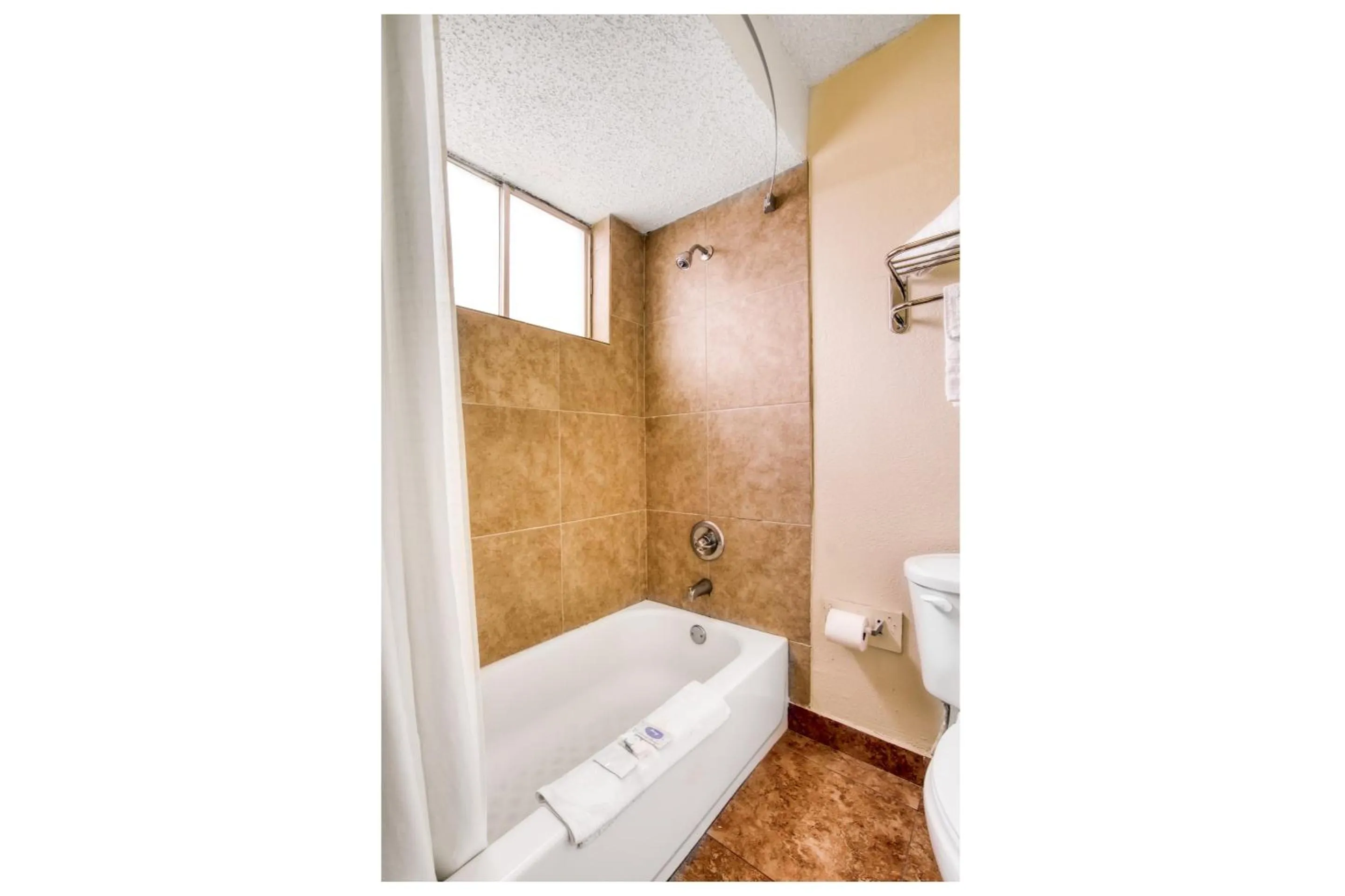 Bathroom in OYO Hotel Alexandria LA- Hwy 165