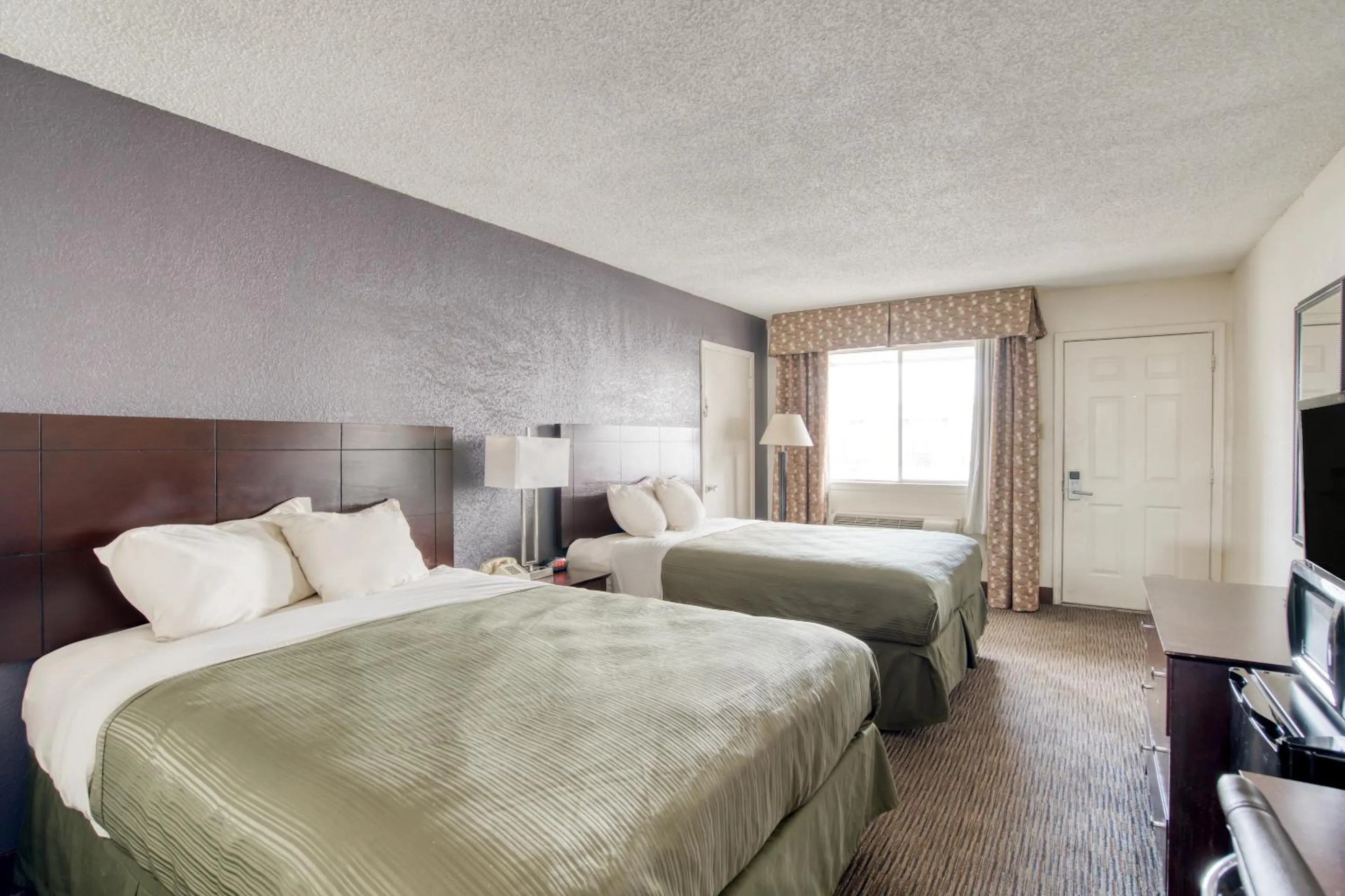 Bedroom in OYO Hotel Alexandria LA- Hwy 165