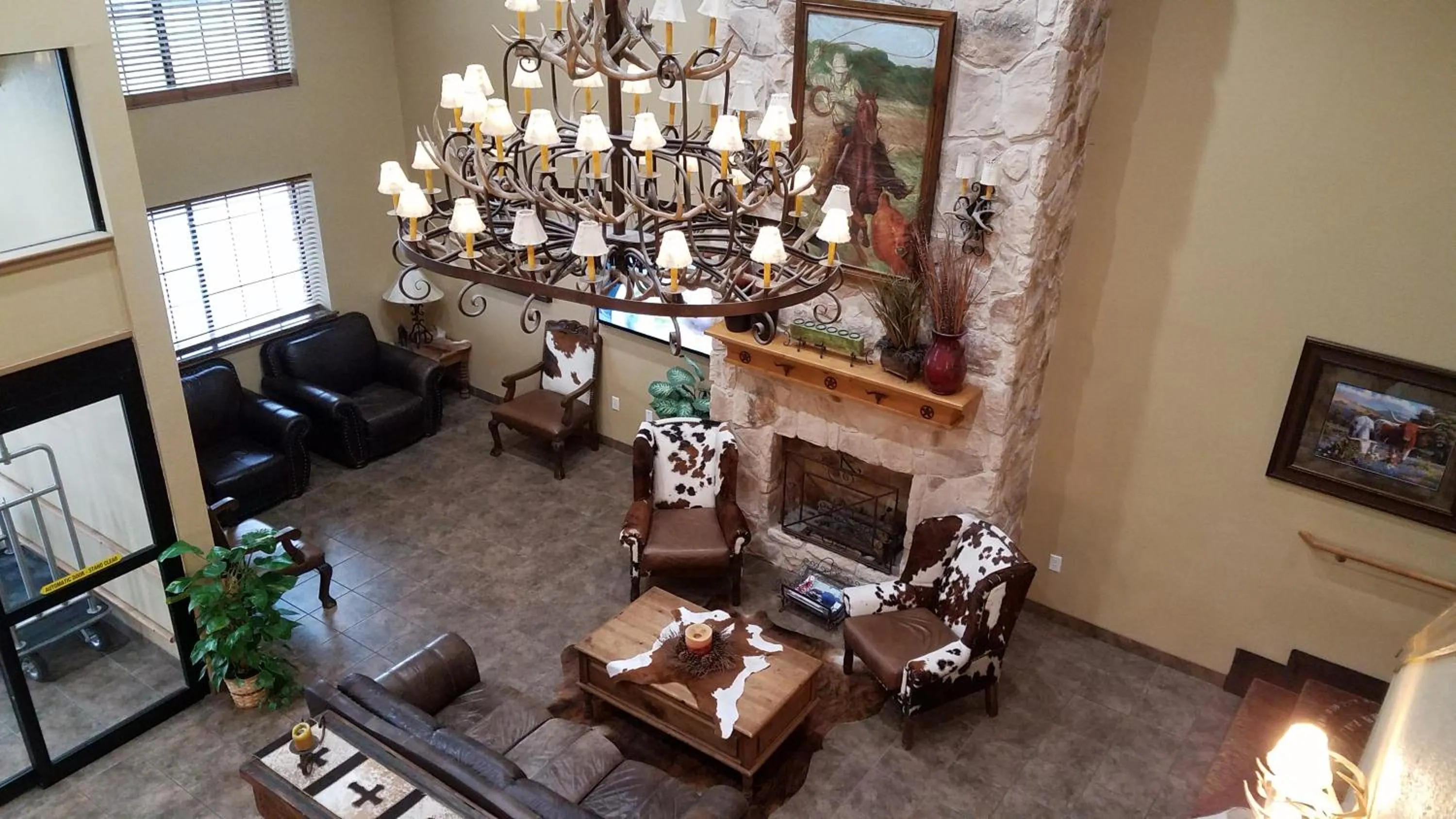 Communal lounge/ TV room in Velkommen Inn