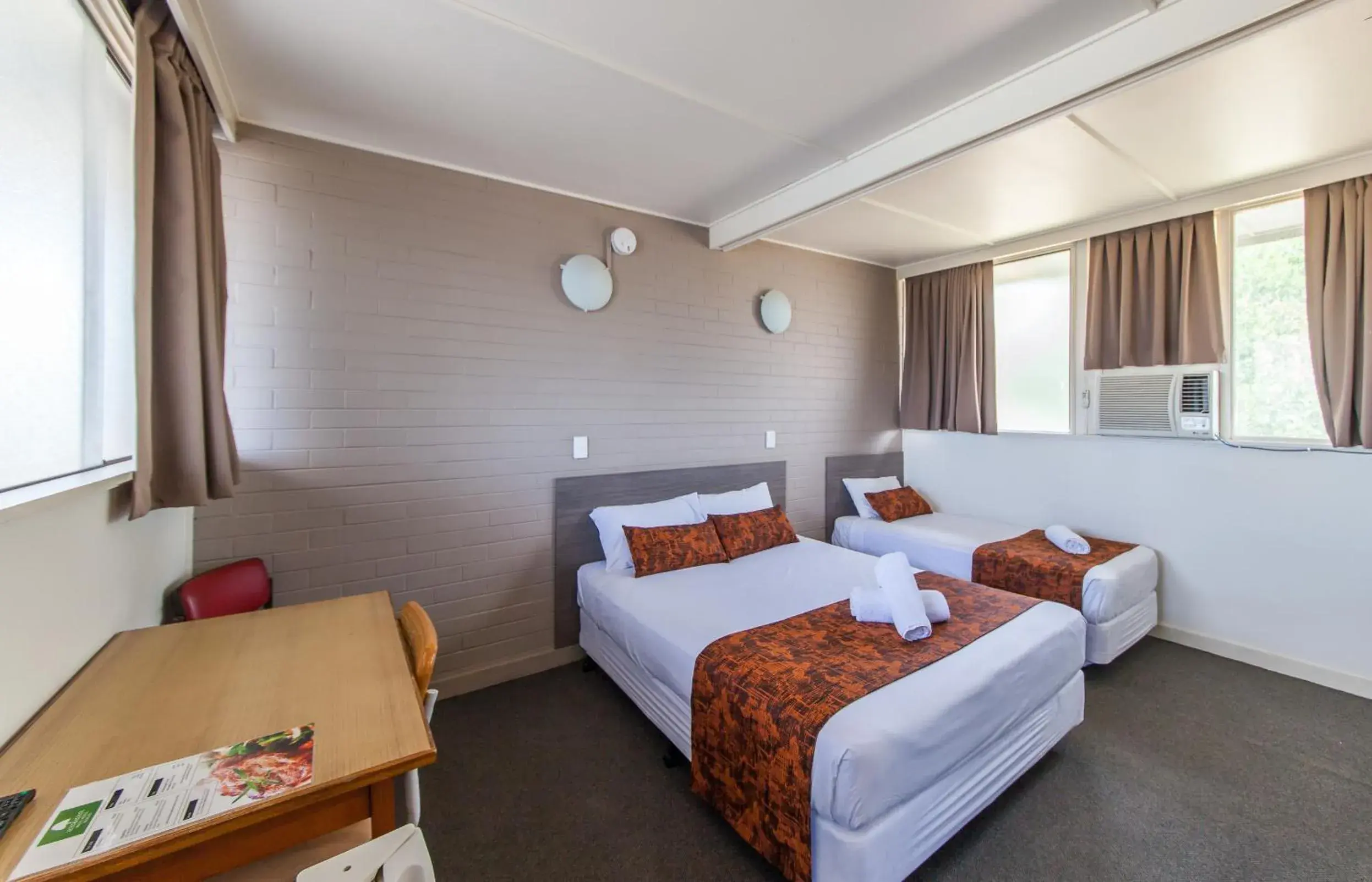 Triple Room - single occupancy in The Australian Hotel Murgon Triple Room - single occupancy in The Australian Hotel Murgon
