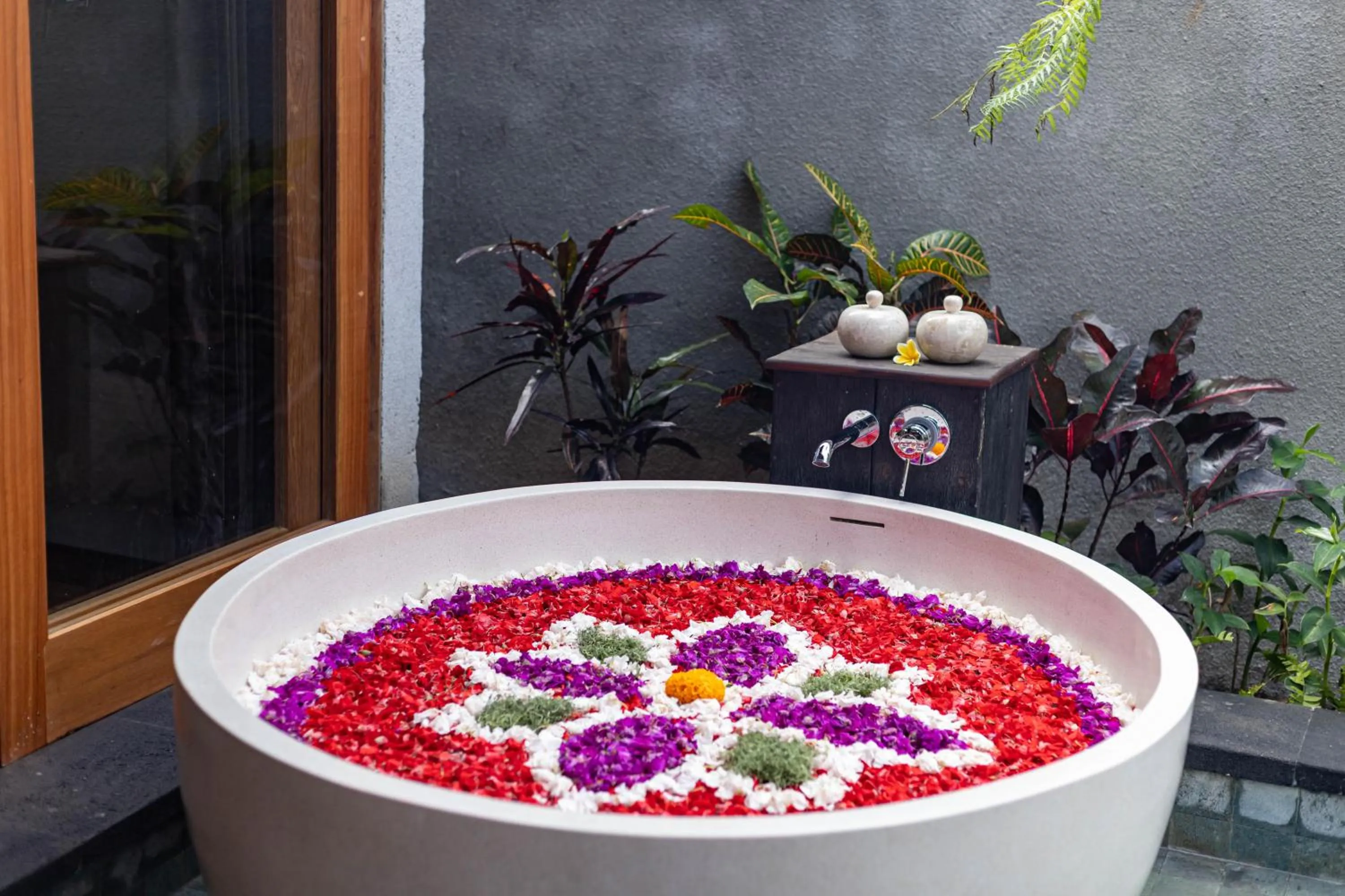 Bath in Yana Villas Kemenuh by GenuineHost