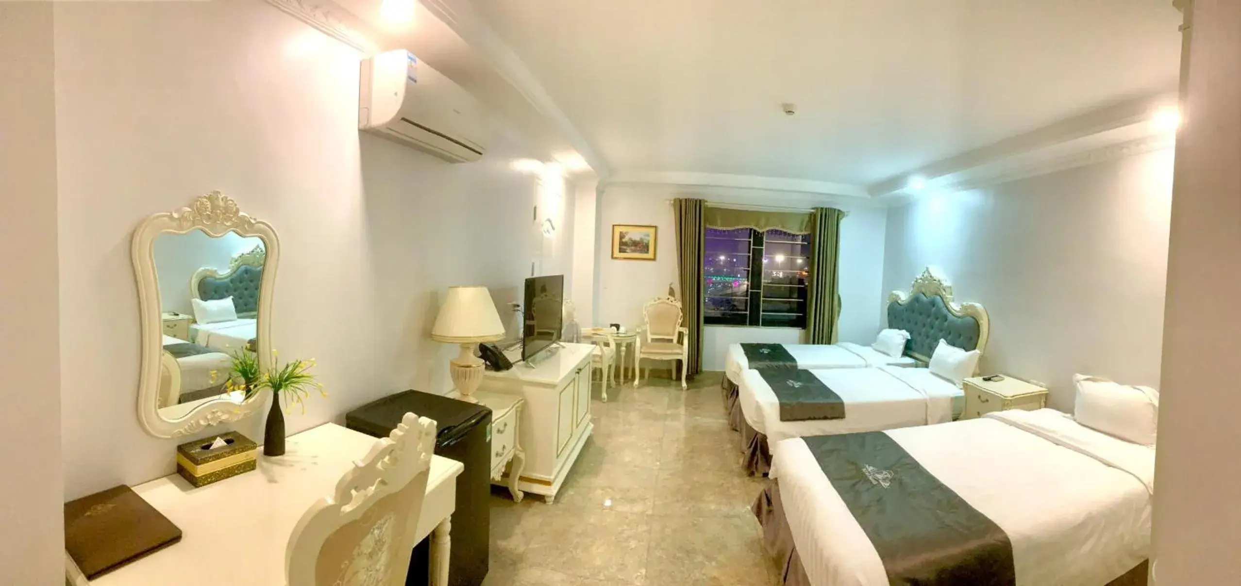 Deluxe Triple Room in Tan An Palace Deluxe Triple Room in Tan An Palace