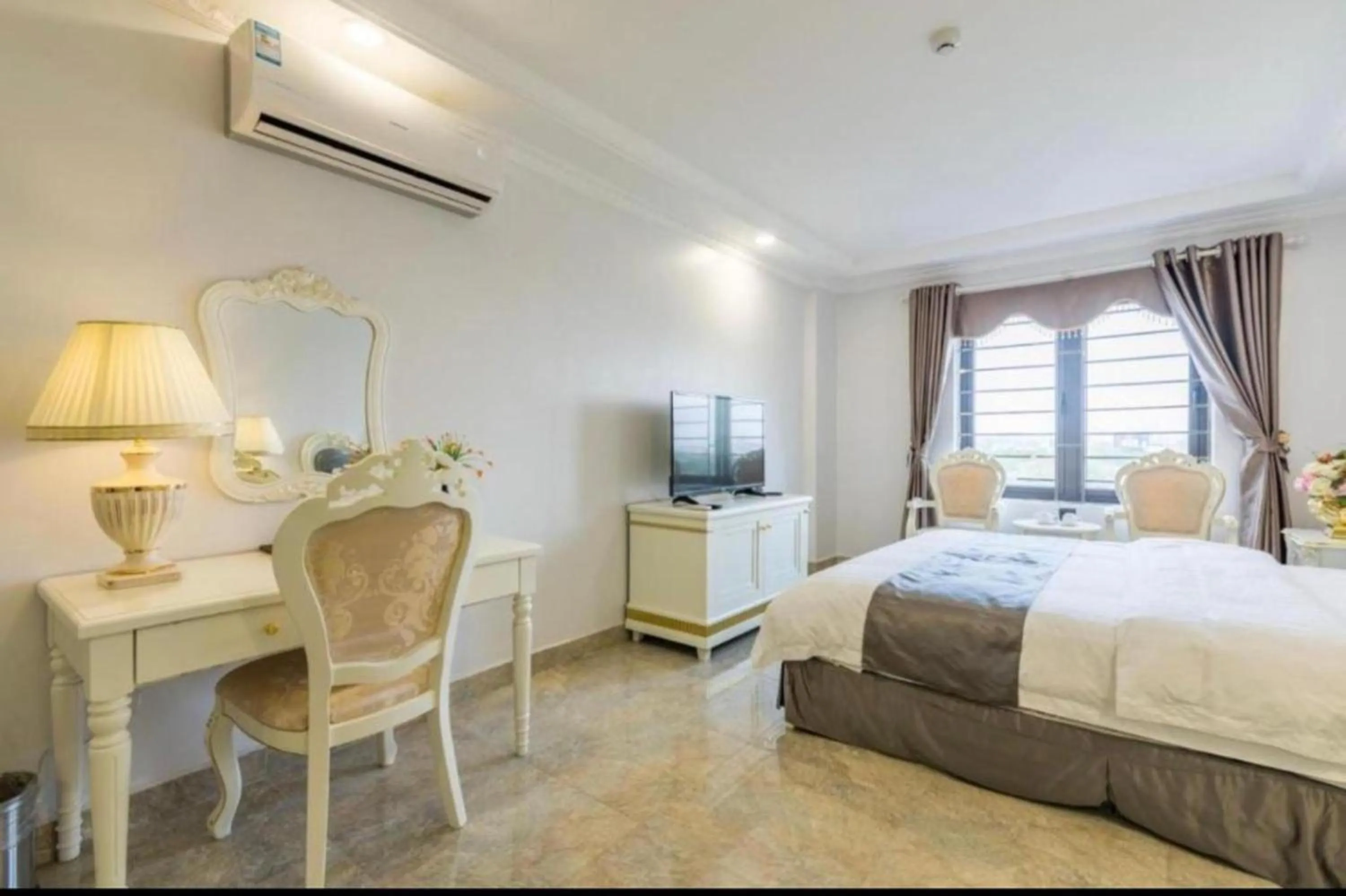 Bedroom, Bed in Tan An Palace