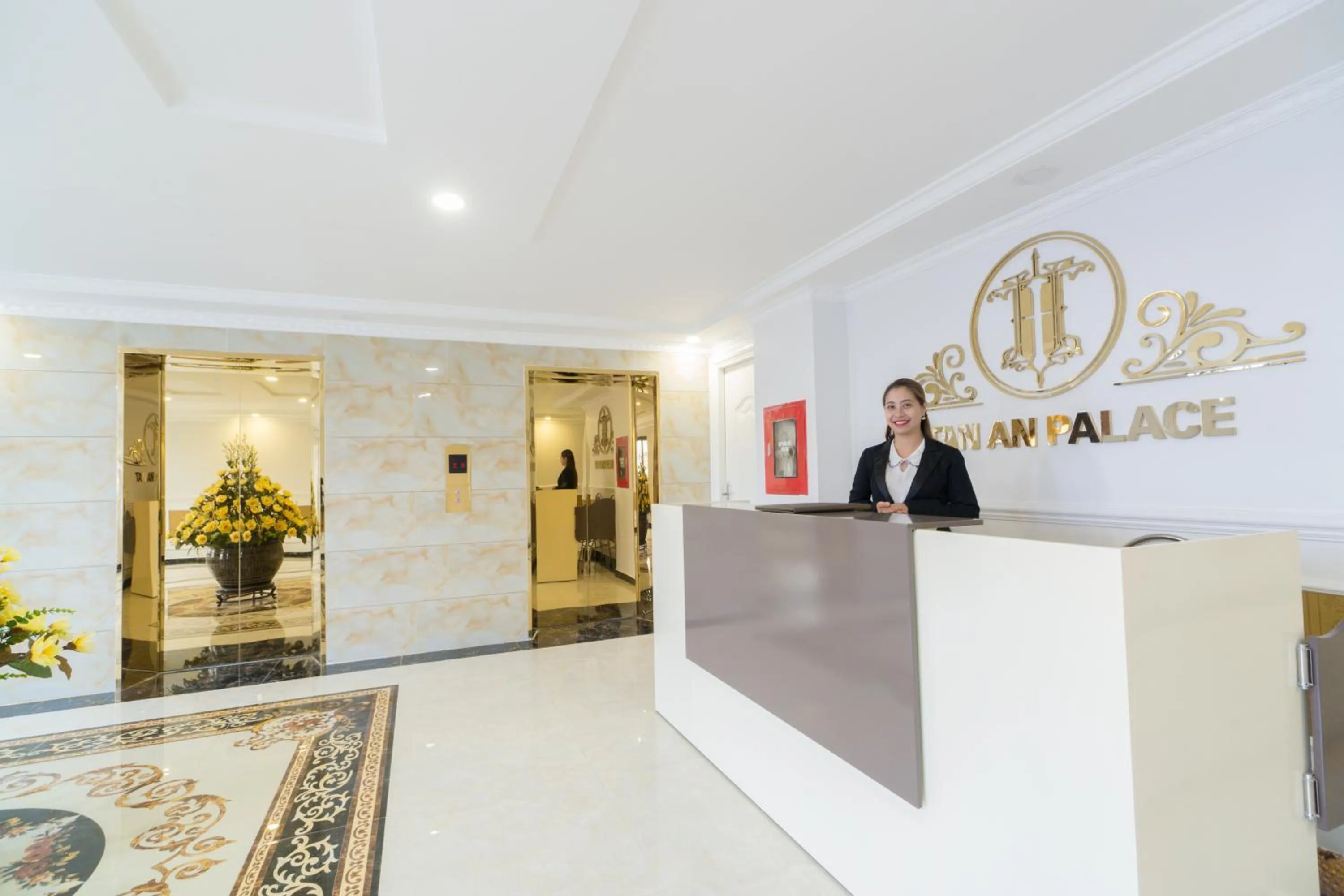 Staff in Tan An Palace