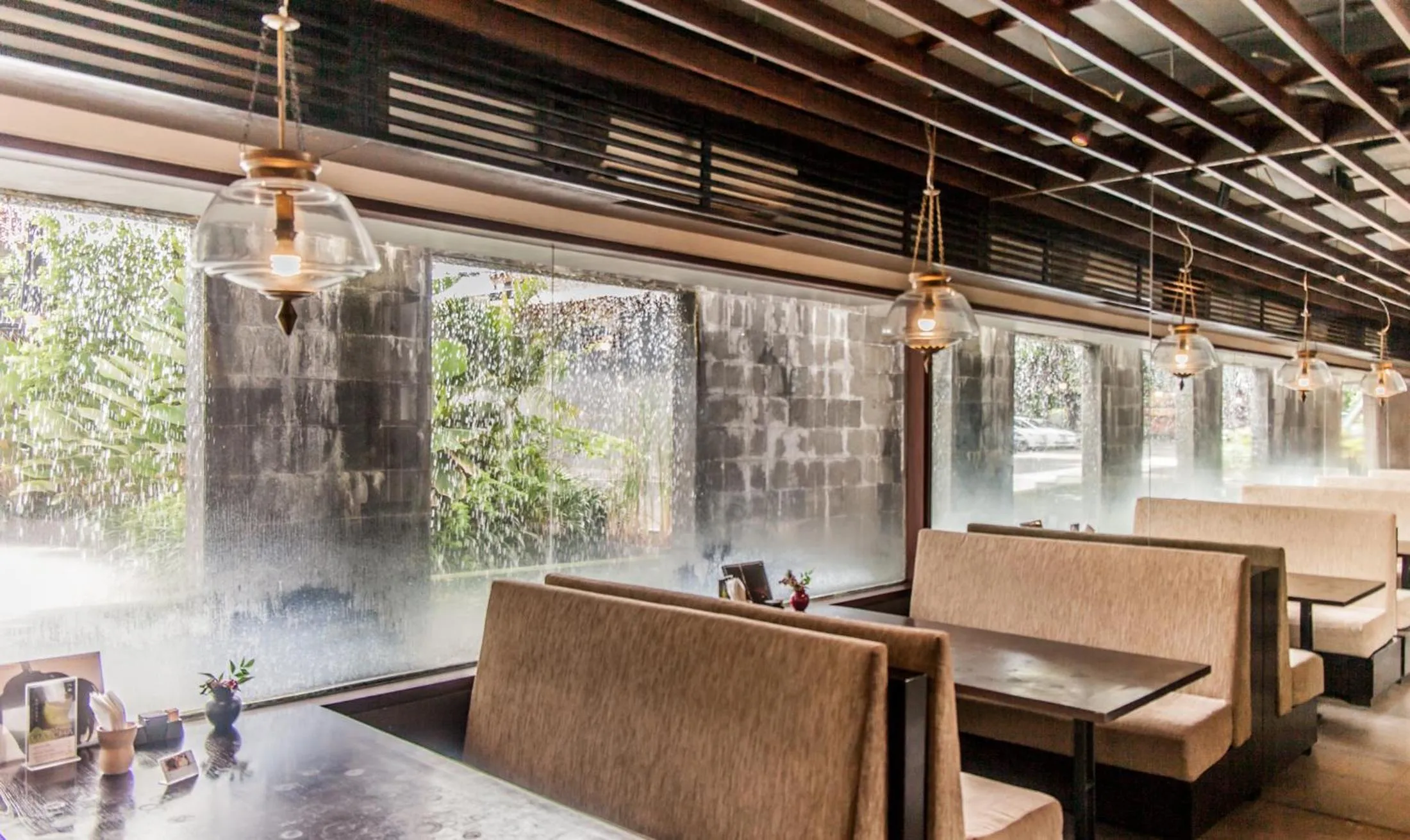 Restaurant/places to eat in Suites by Watermark Hotel and Spa