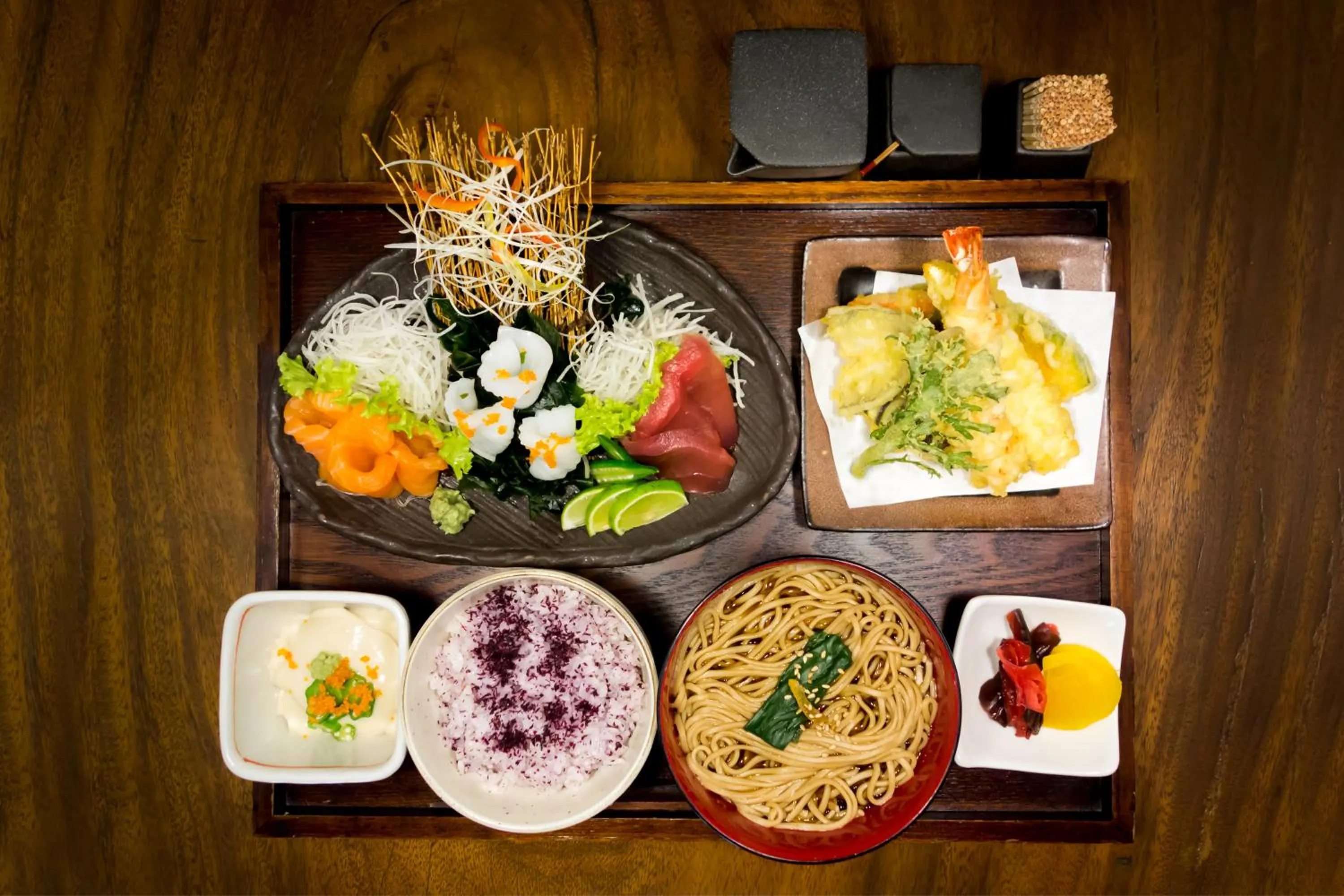 Restaurant/places to eat in Suites by Watermark Hotel and Spa