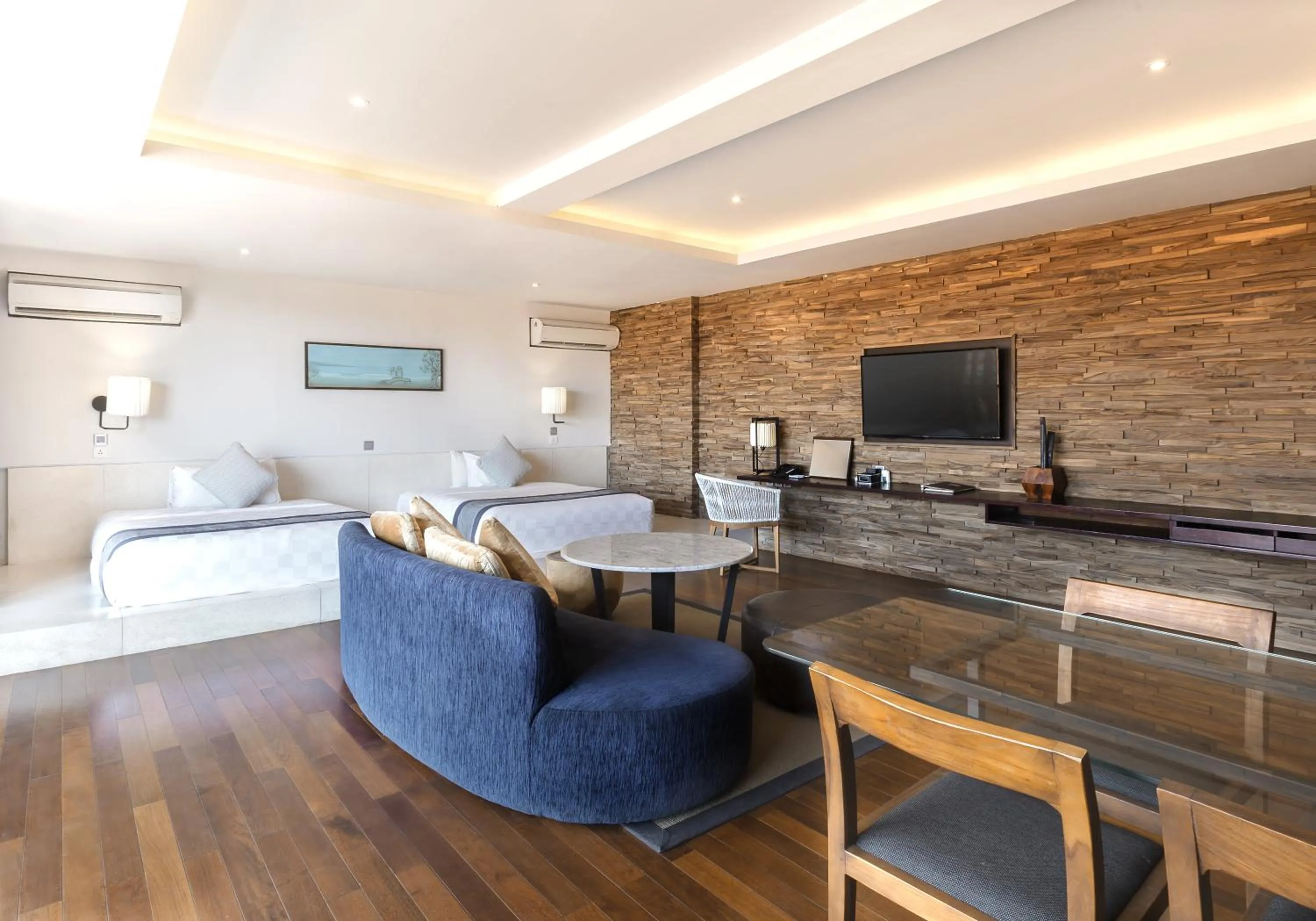 Living room in Suites by Watermark Hotel and Spa