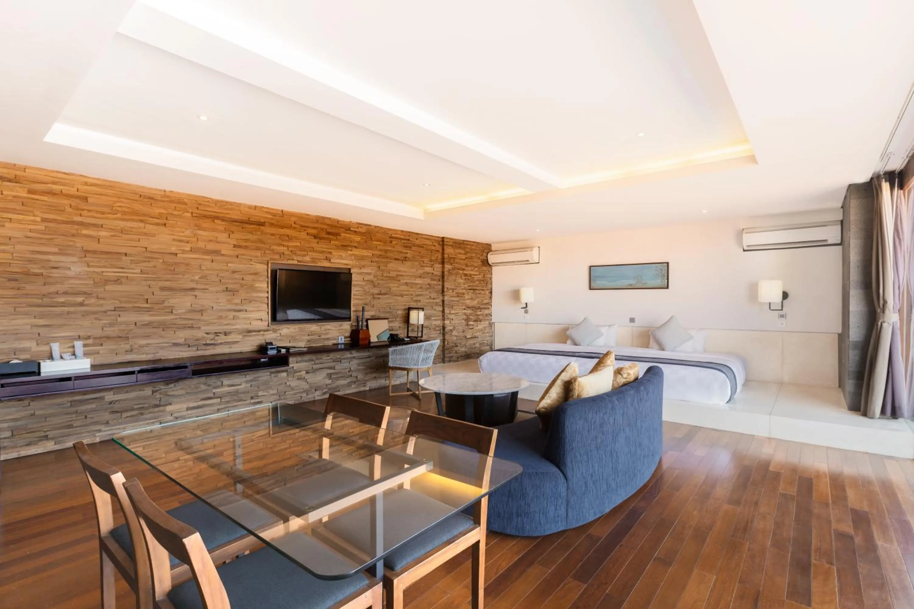 Living room in Suites by Watermark Hotel and Spa