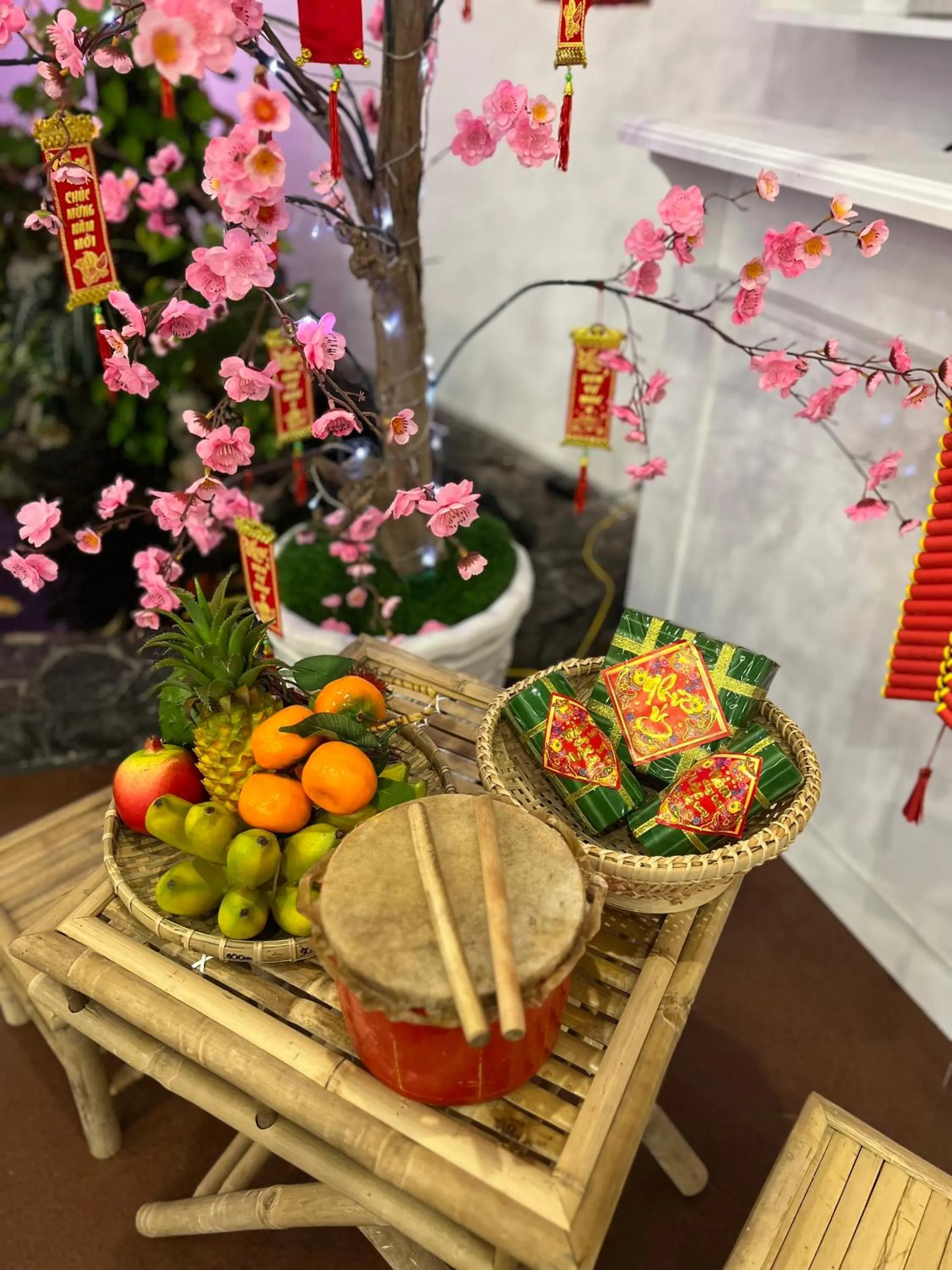 Communal lounge/ TV room in Thuy Van Hotel