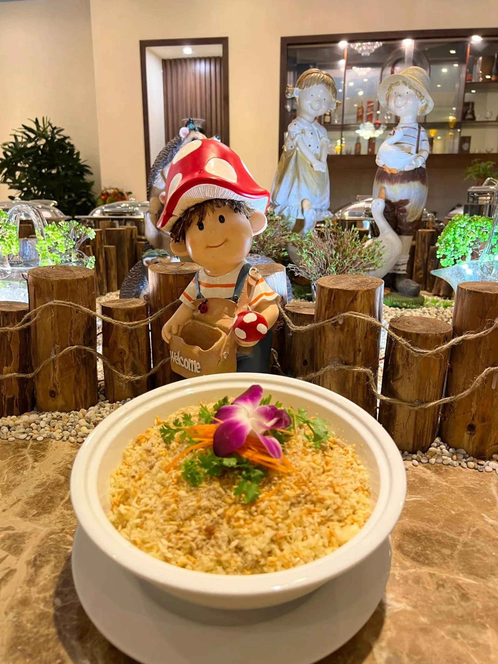 Restaurant/places to eat in Thuy Van Hotel