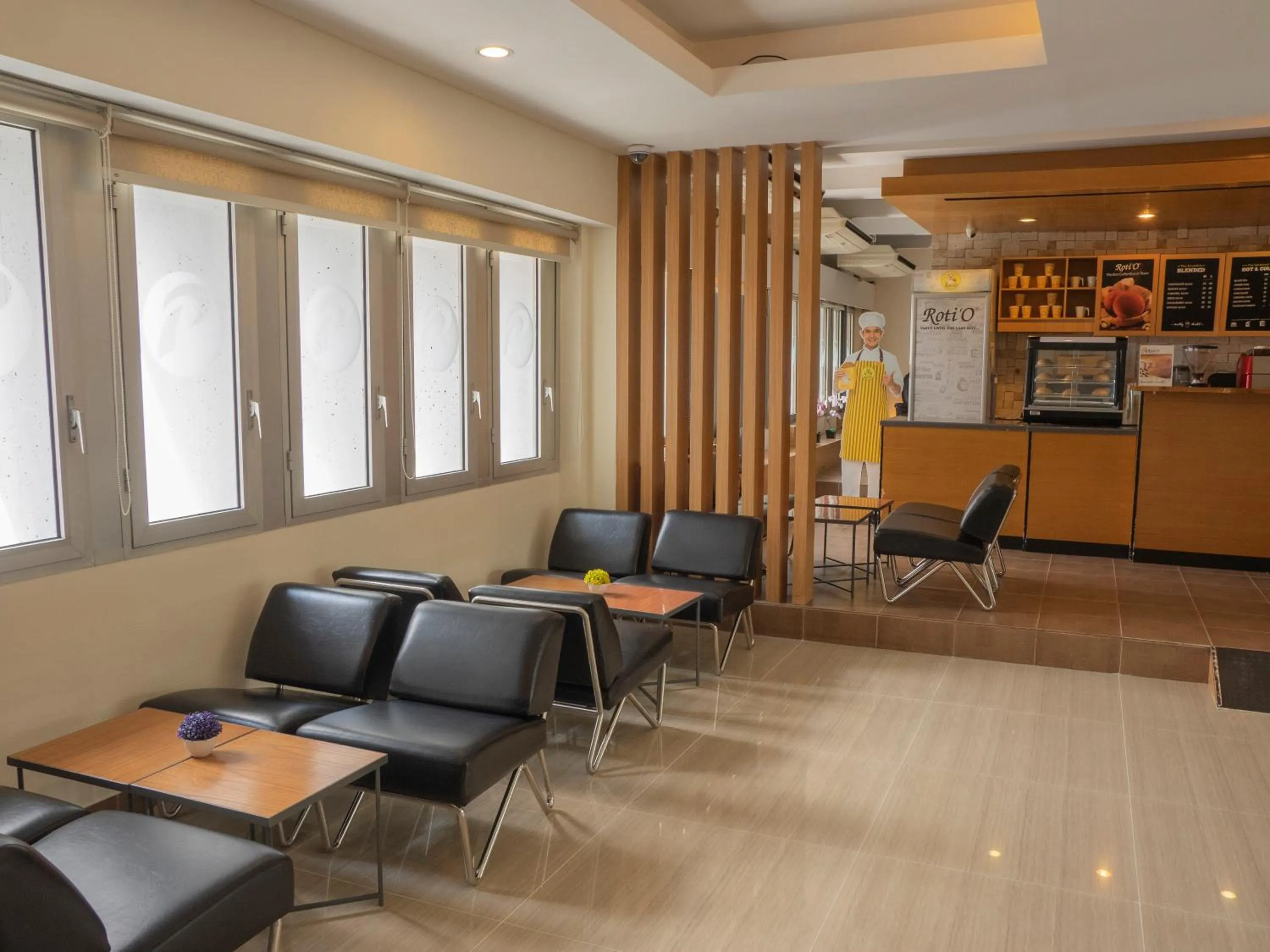 Lobby or reception in d'primahotel Airport Jakarta Terminal 1A