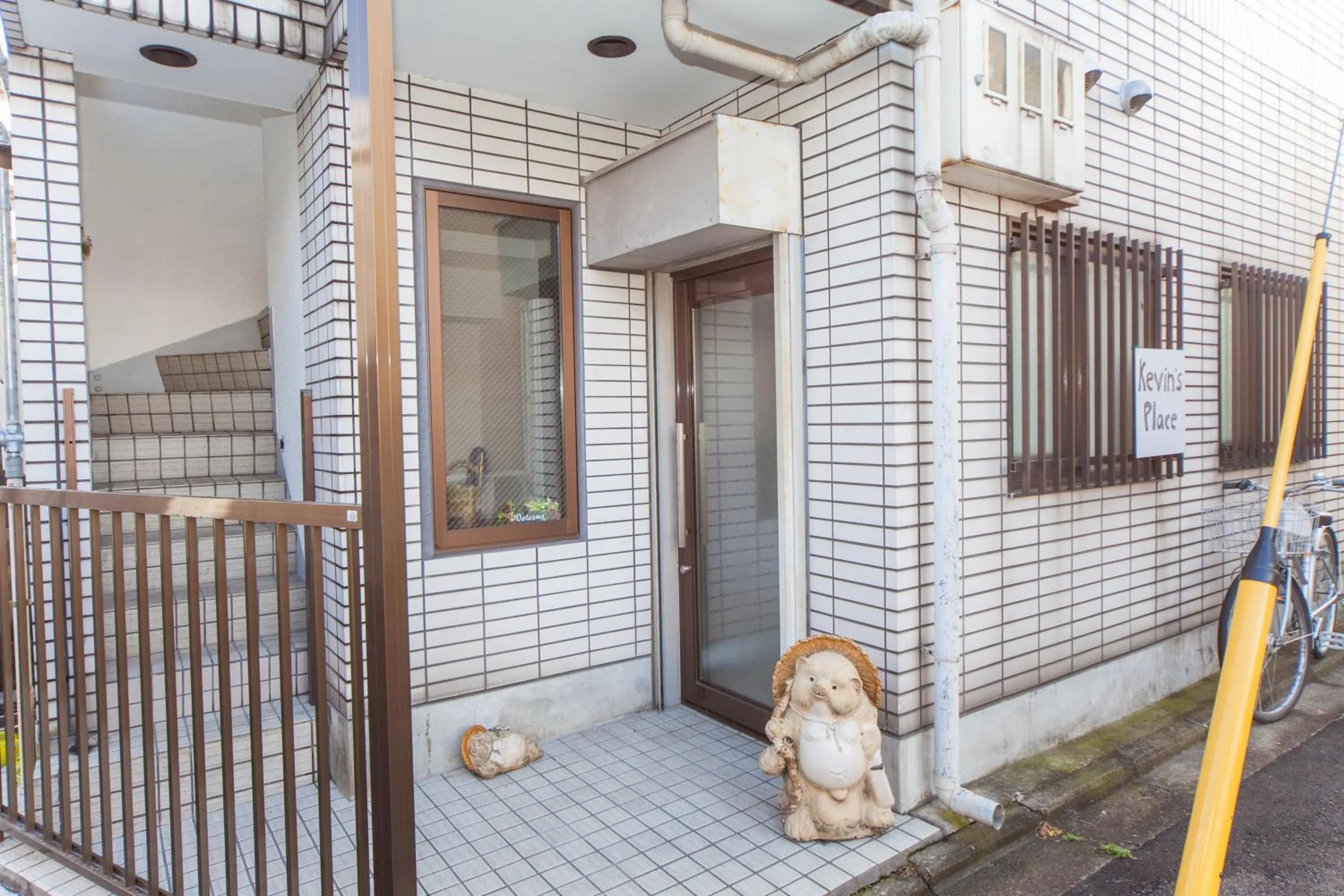 Facade/entrance in Kevin's Place