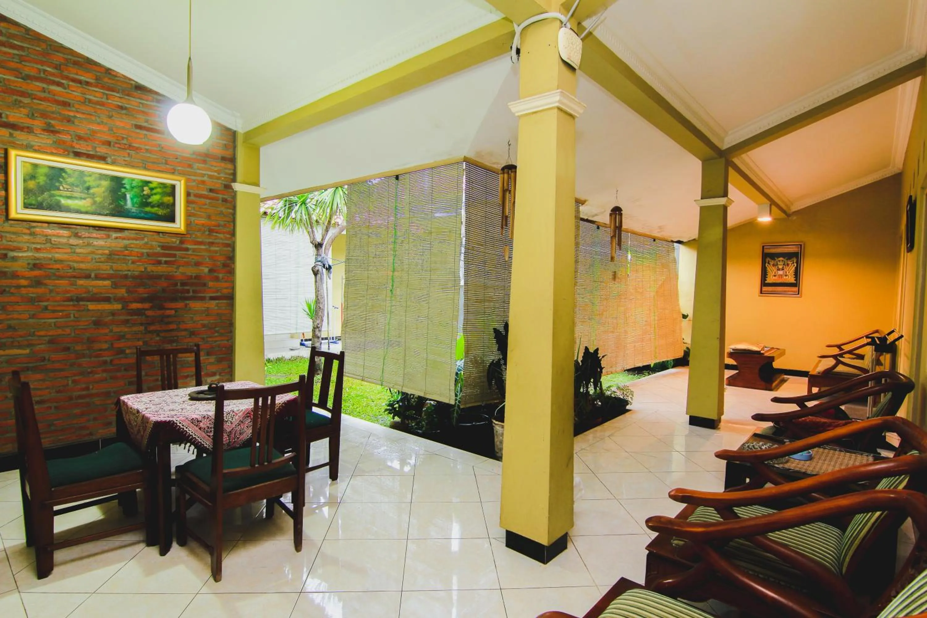 Communal lounge/ TV room in Griya Batik Giri Sekar Homestay