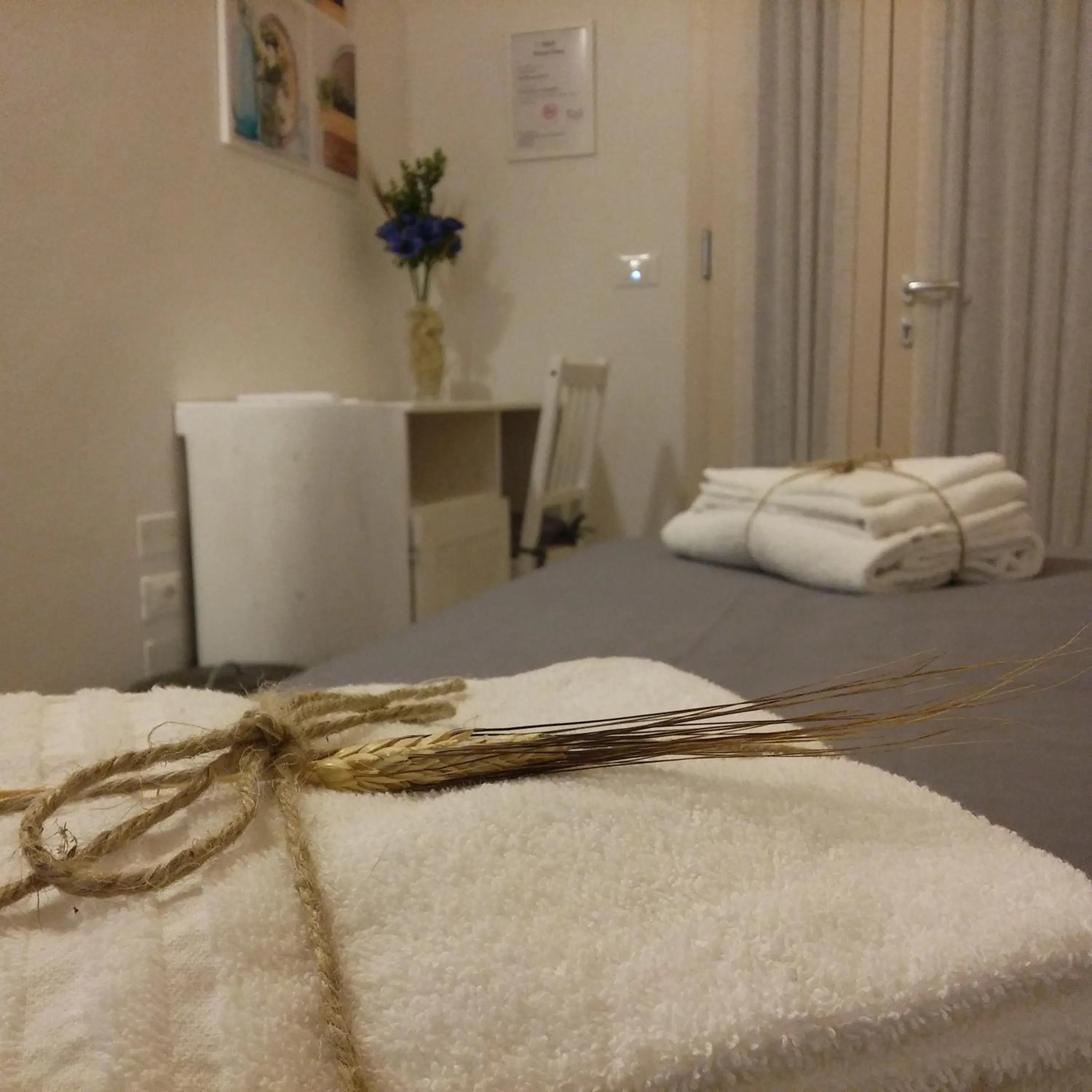 Decorative detail, Bed in Agriturismo Honey Farm