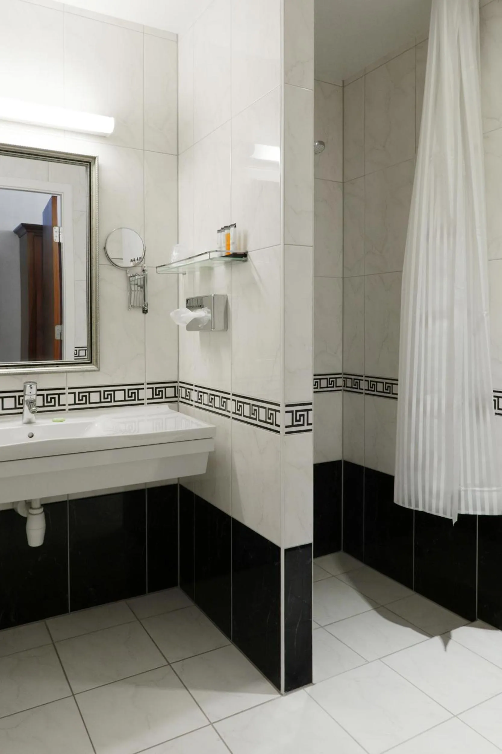 Shower in Helnan Marselis Hotel