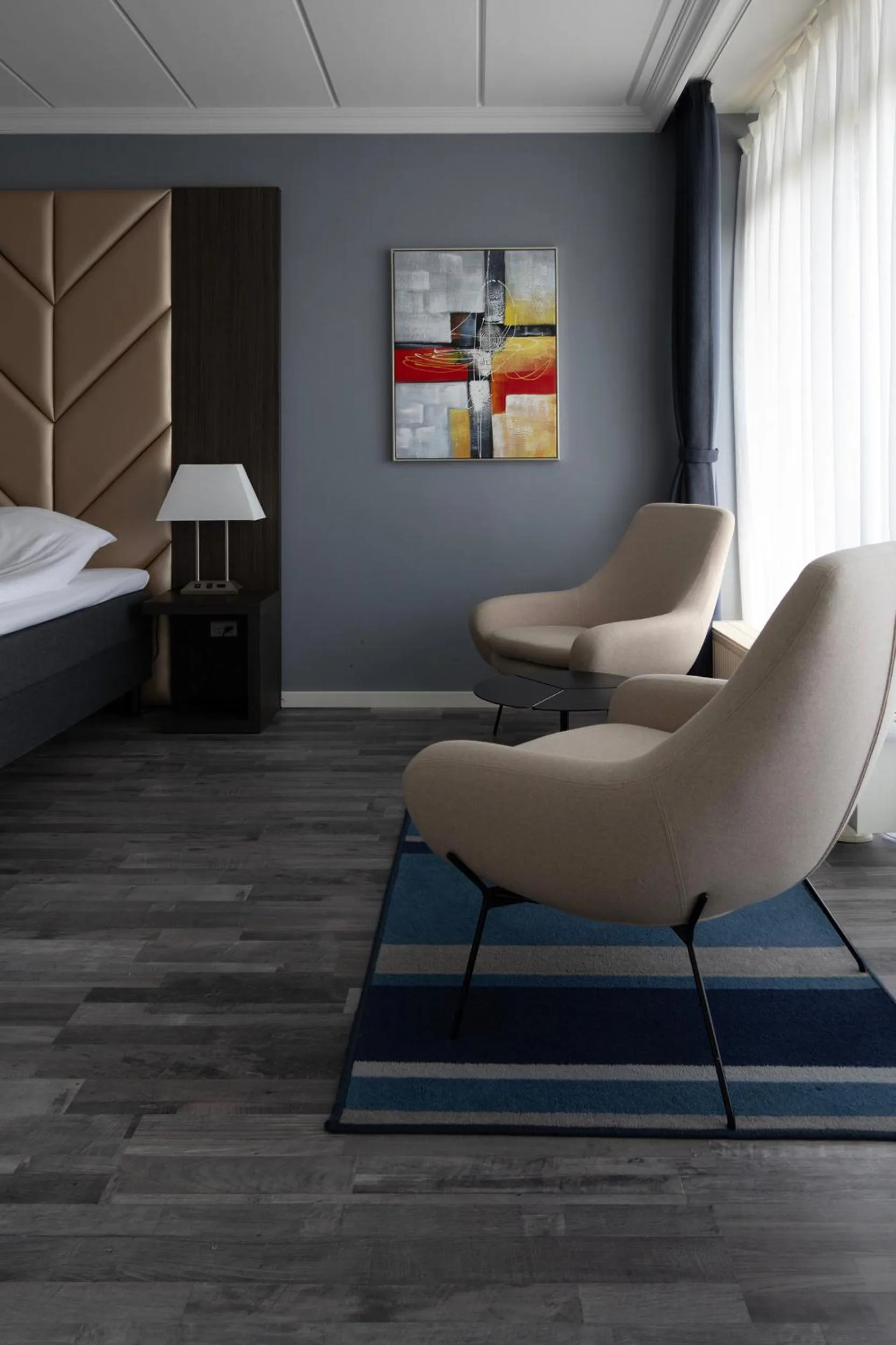 Seating area, Bed in Helnan Marselis Hotel