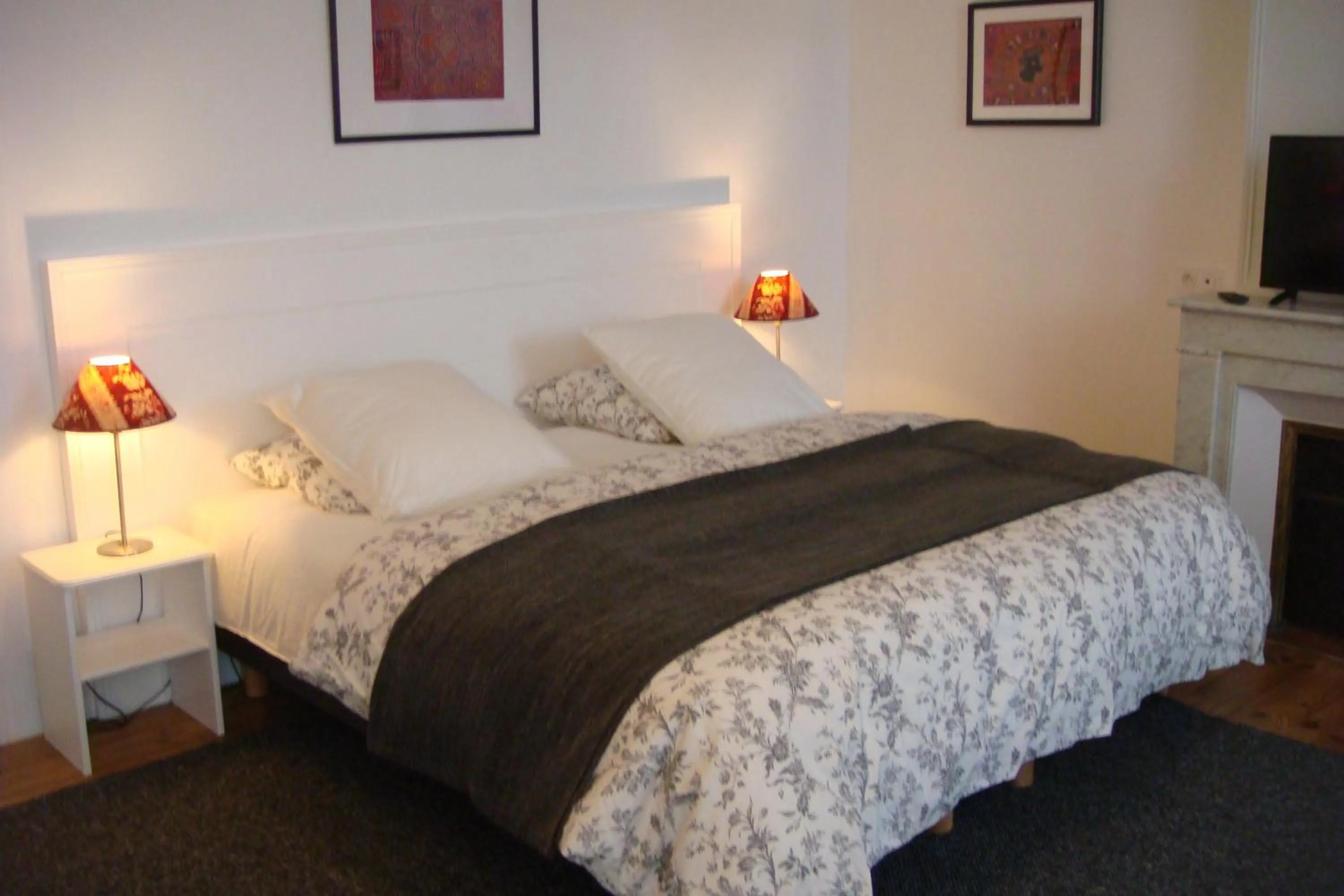 Bed in Aumes Sweet Home Chambre d'Hôtes