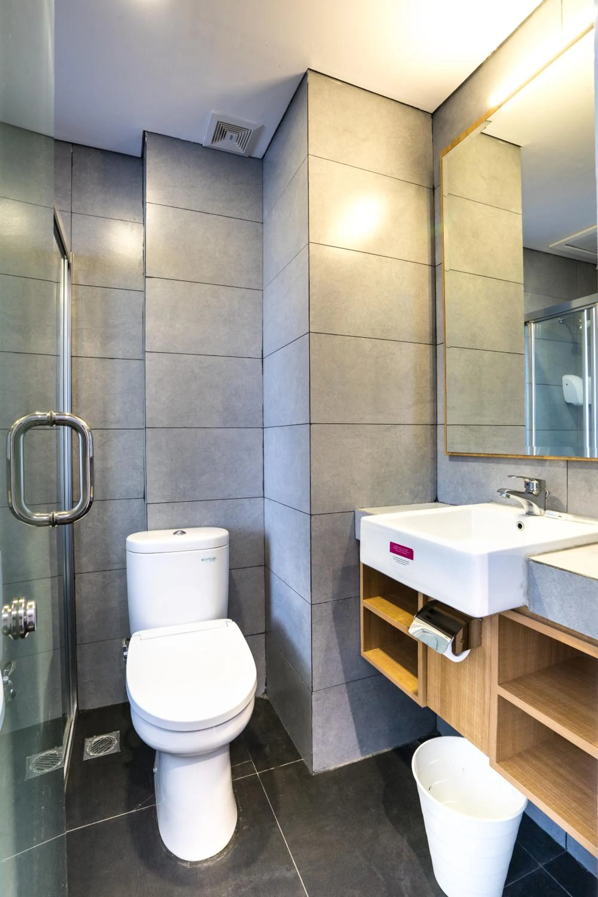 Bathroom in Maple Hotel Grogol