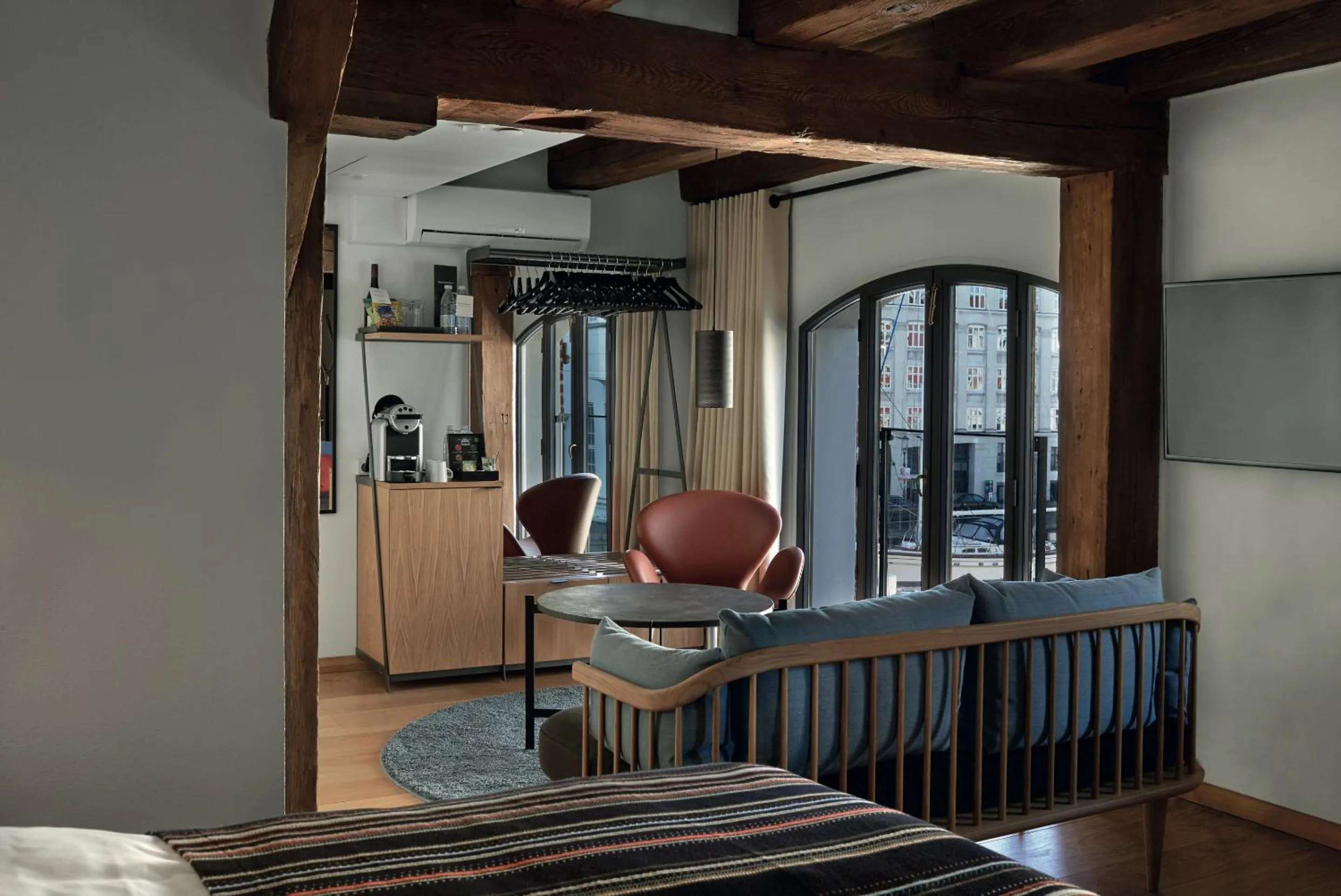 Seating area, Bed in 71 Nyhavn Hotel
