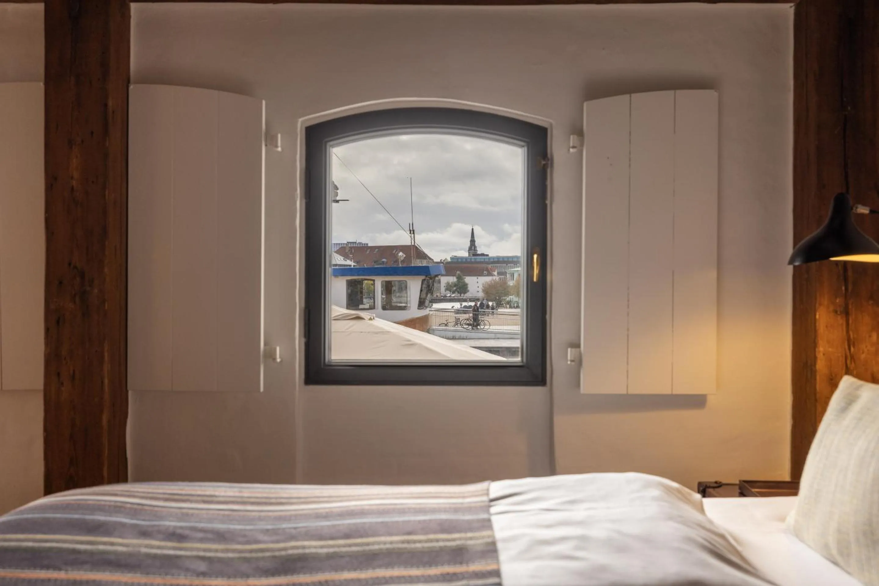 View (from property/room), Bed in 71 Nyhavn Hotel