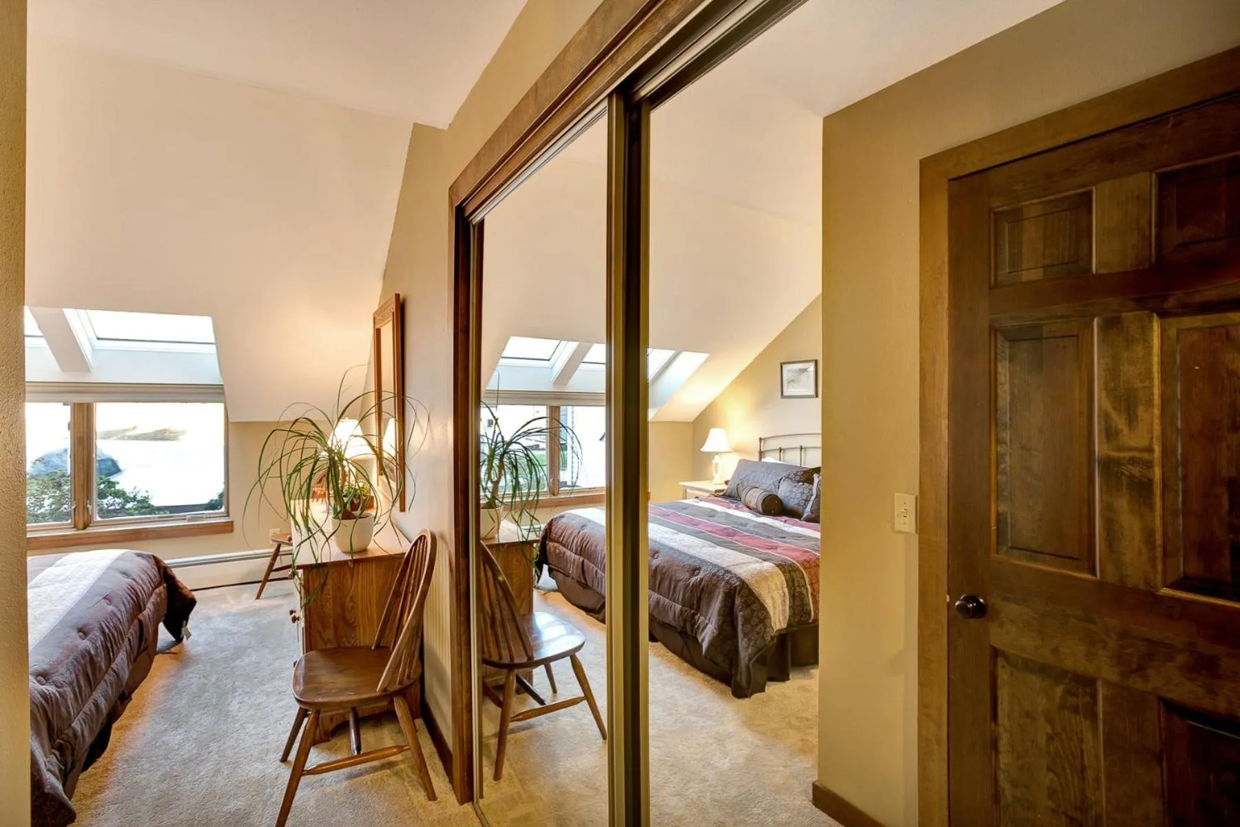 Bedroom, Bed in Ski on ski off right from your door nicely decorated 2 bedroom, Sunrise L3