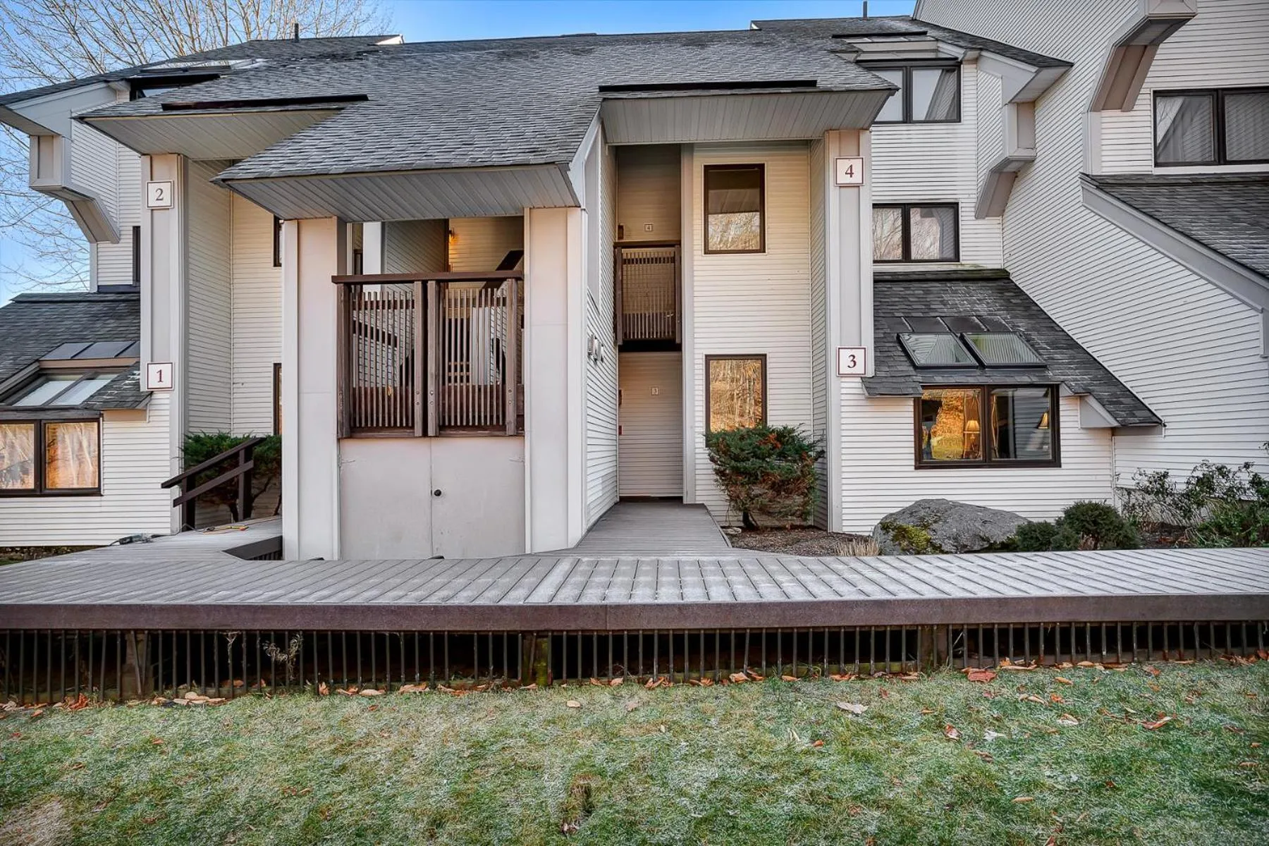 Property building in Ski on ski off right from your door nicely decorated 2 bedroom, Sunrise L3