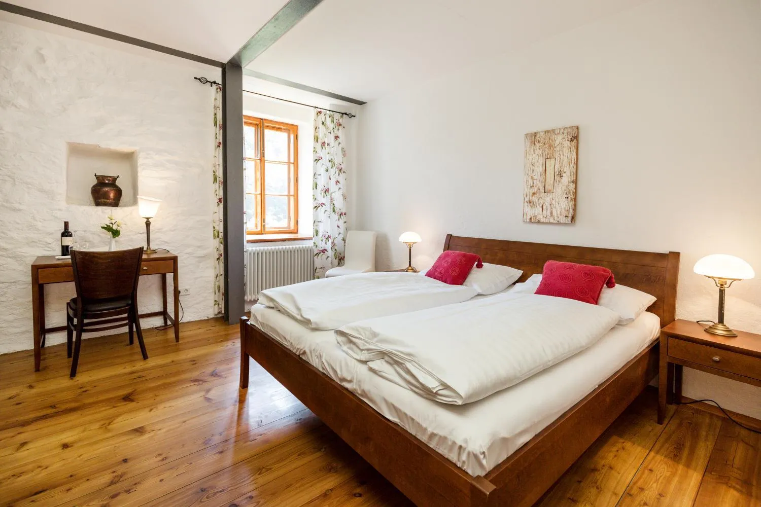 Photo of the whole room, Bed in Weinhaus Nigl - Hotel, Restaurant und Spa