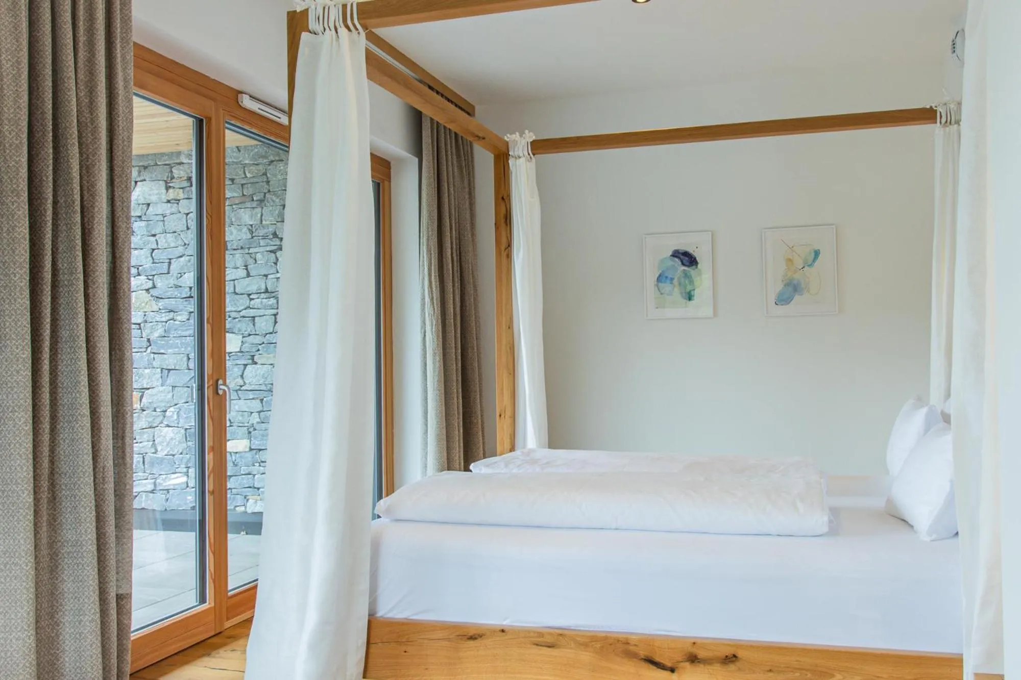 Bed in Weinhaus Nigl - Hotel, Restaurant und Spa