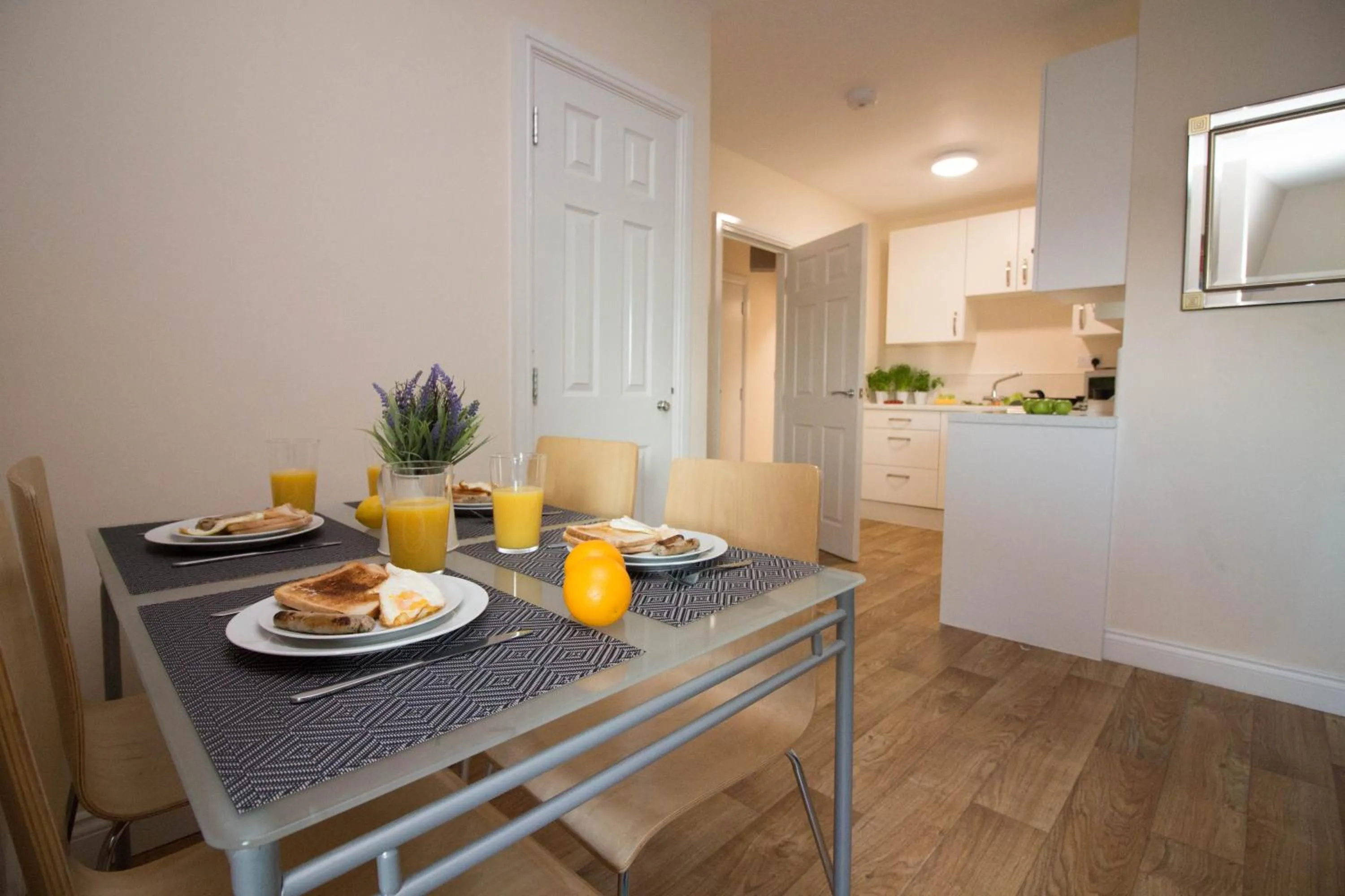 Dining area in Castle Point Apartments Southampton Premier Lodge