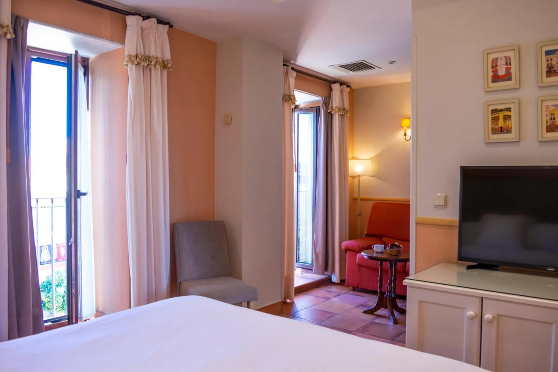 Communal lounge/ TV room, Bed in Hotel Veracruz