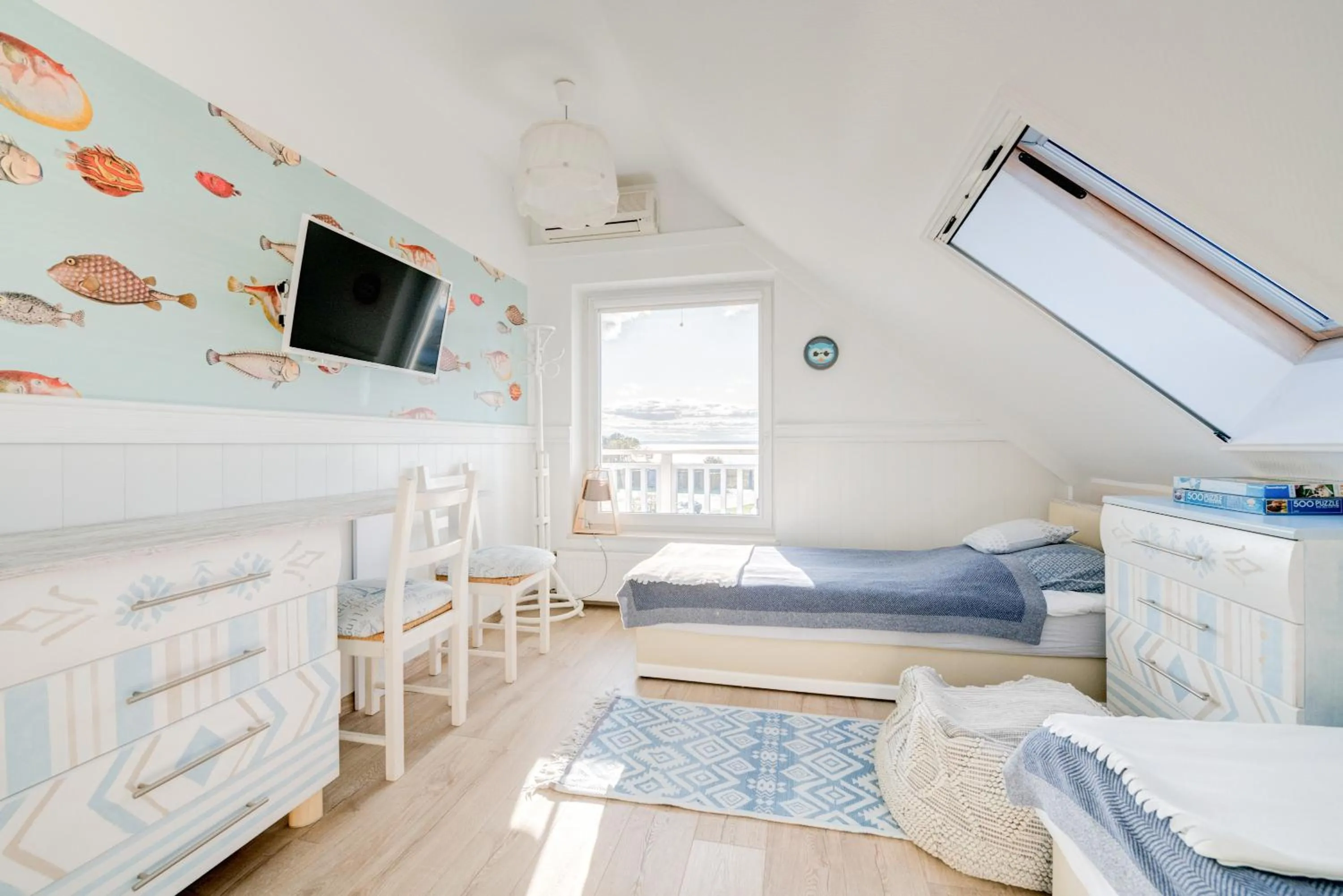 Seating area, Bed in Villa Pastelowa