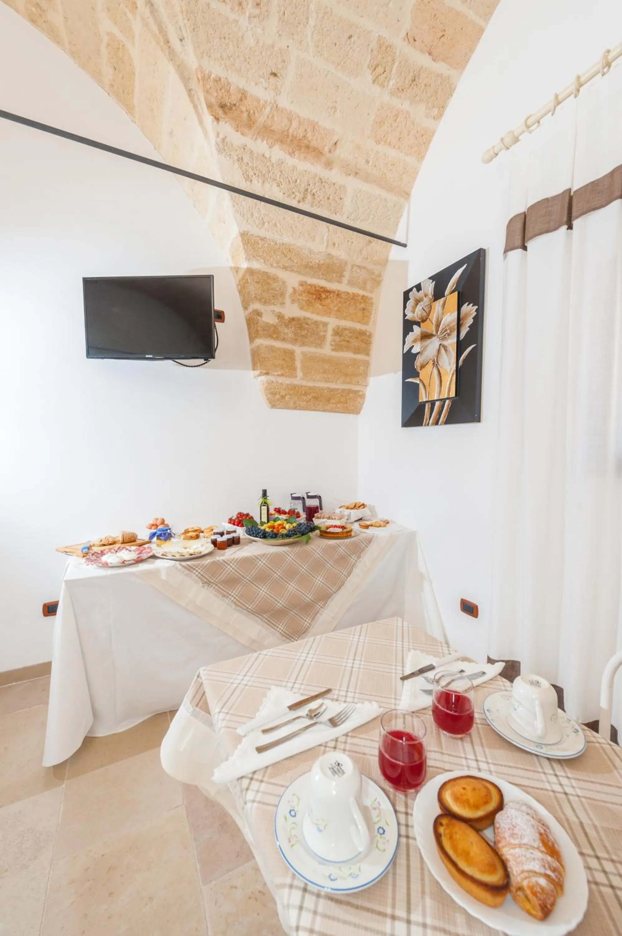 Restaurant/places to eat in Masseria Monache