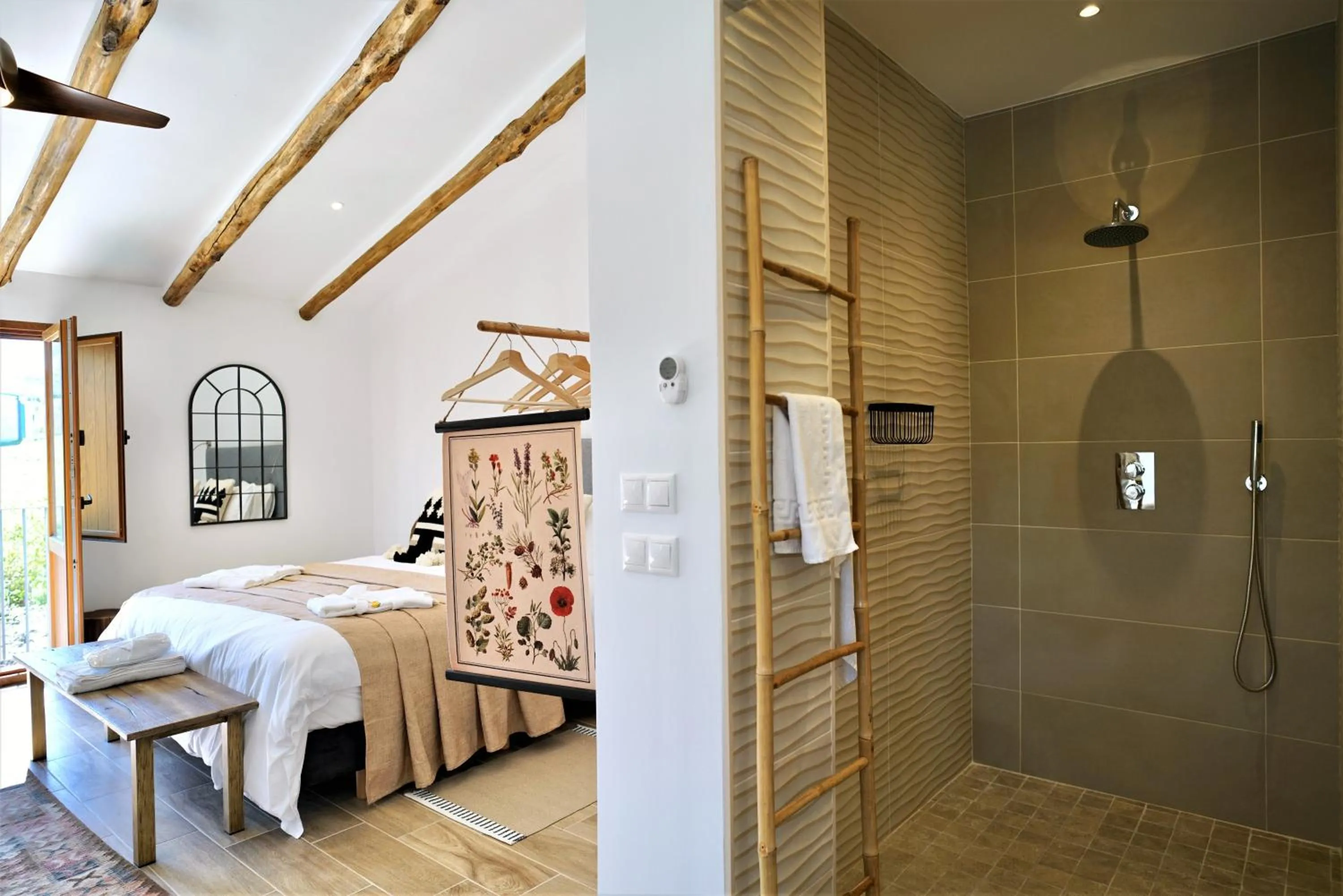 Shower, Bed in El Amparo