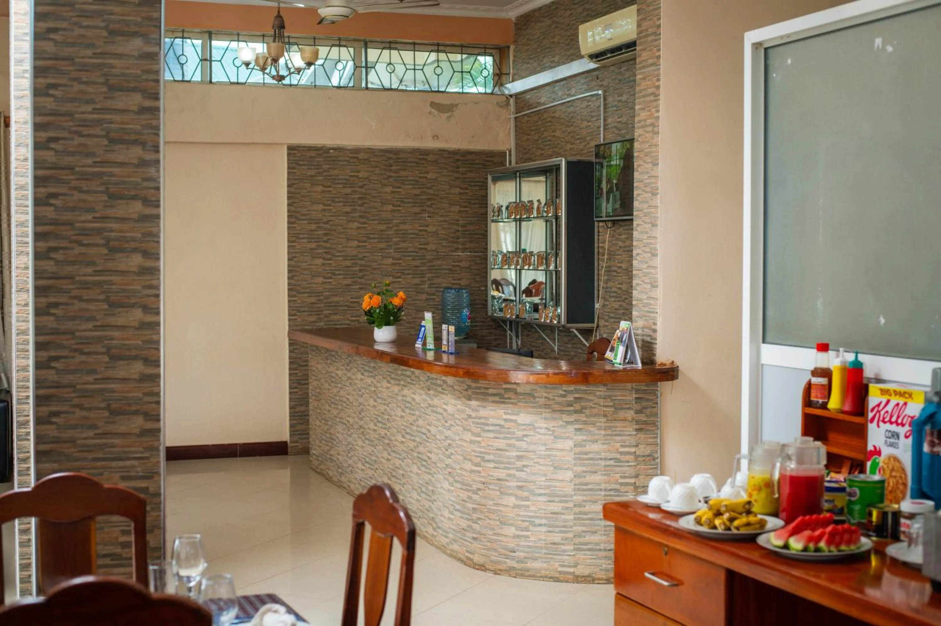 Restaurant/places to eat in Cashewnut Hotel