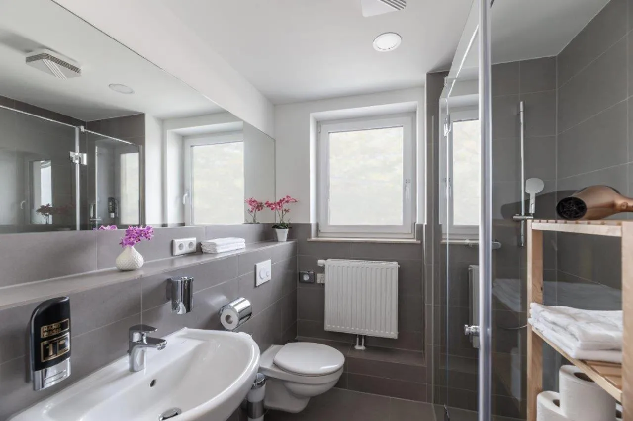 Shower in TRIO Apartment Hotel Berlin