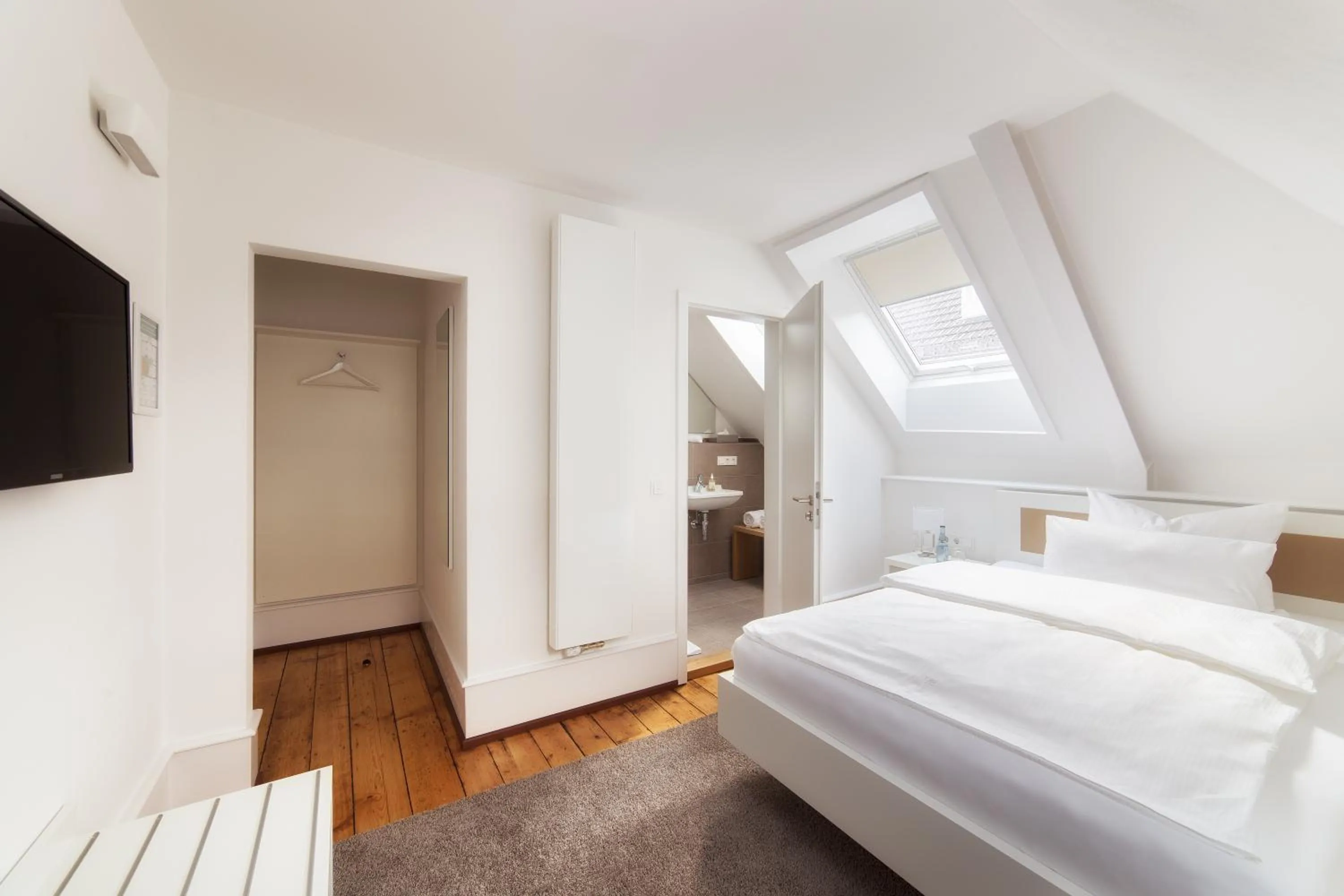 Photo of the whole room, Bed in Hotel Villa8