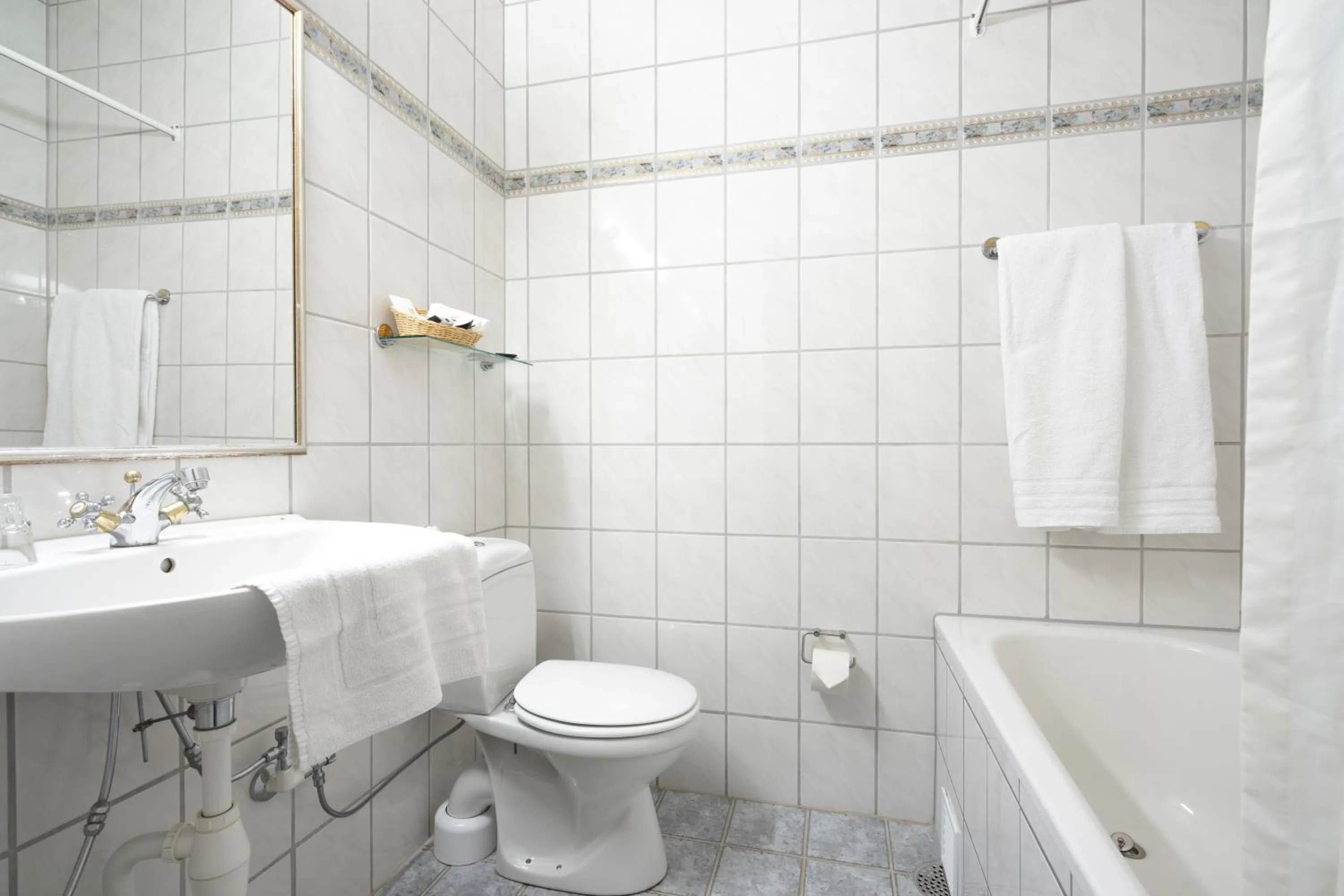 Bathroom in Hotel Dania