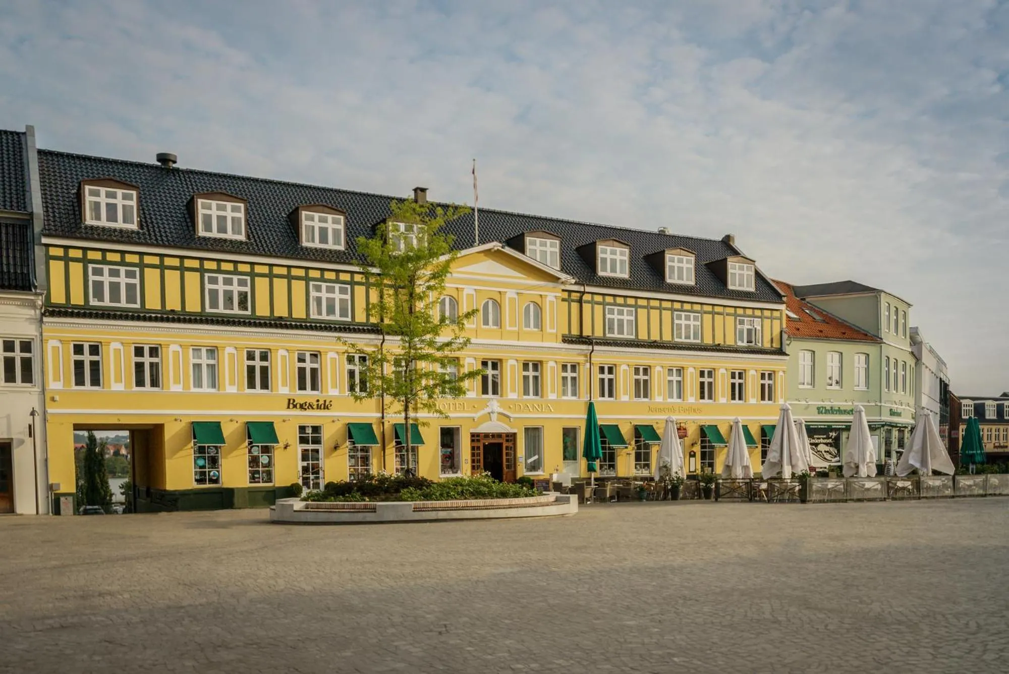 Facade/entrance in Hotel Dania