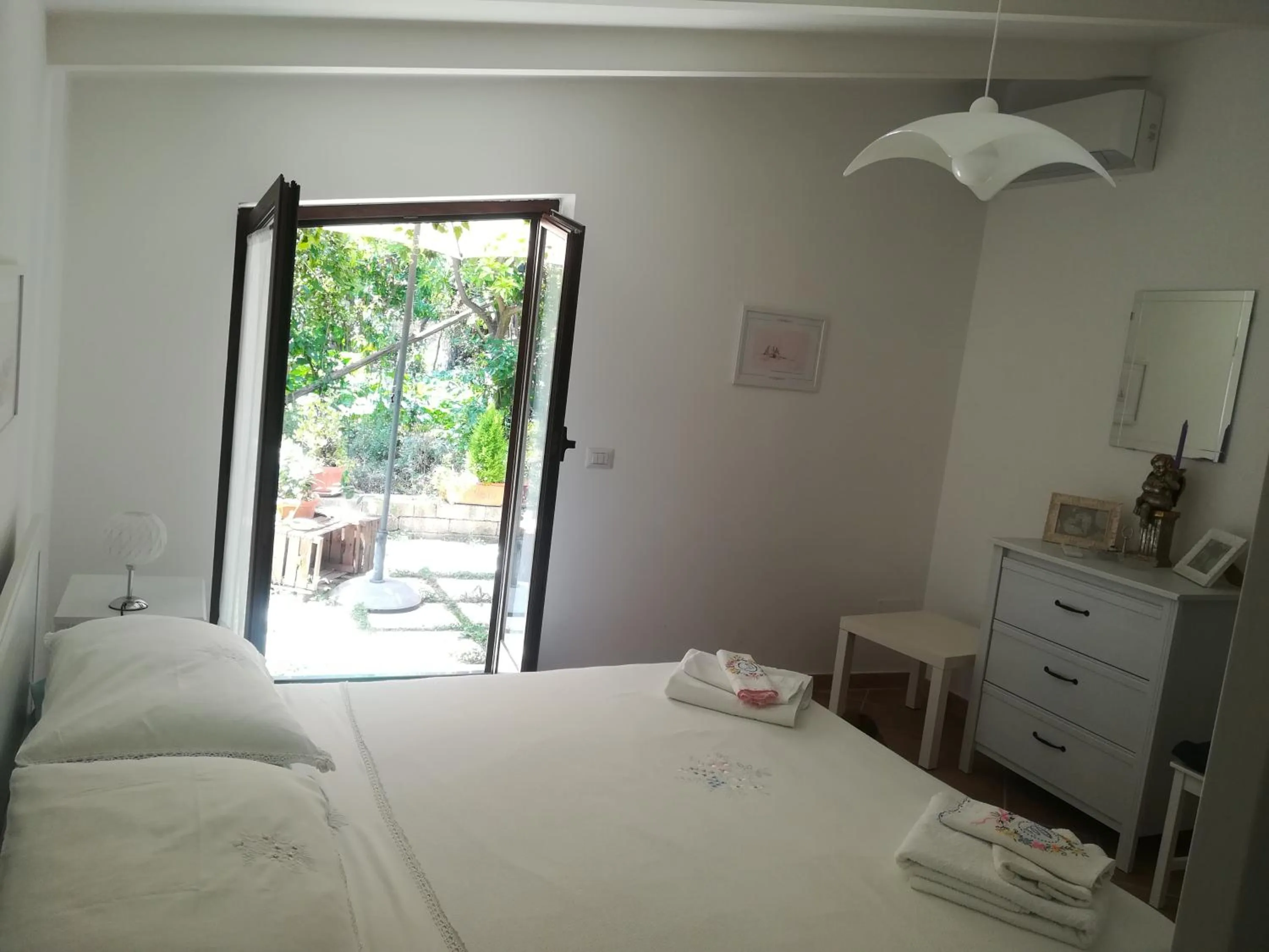 Bedroom, Bed in Villino L'Aranceto Sorrentino