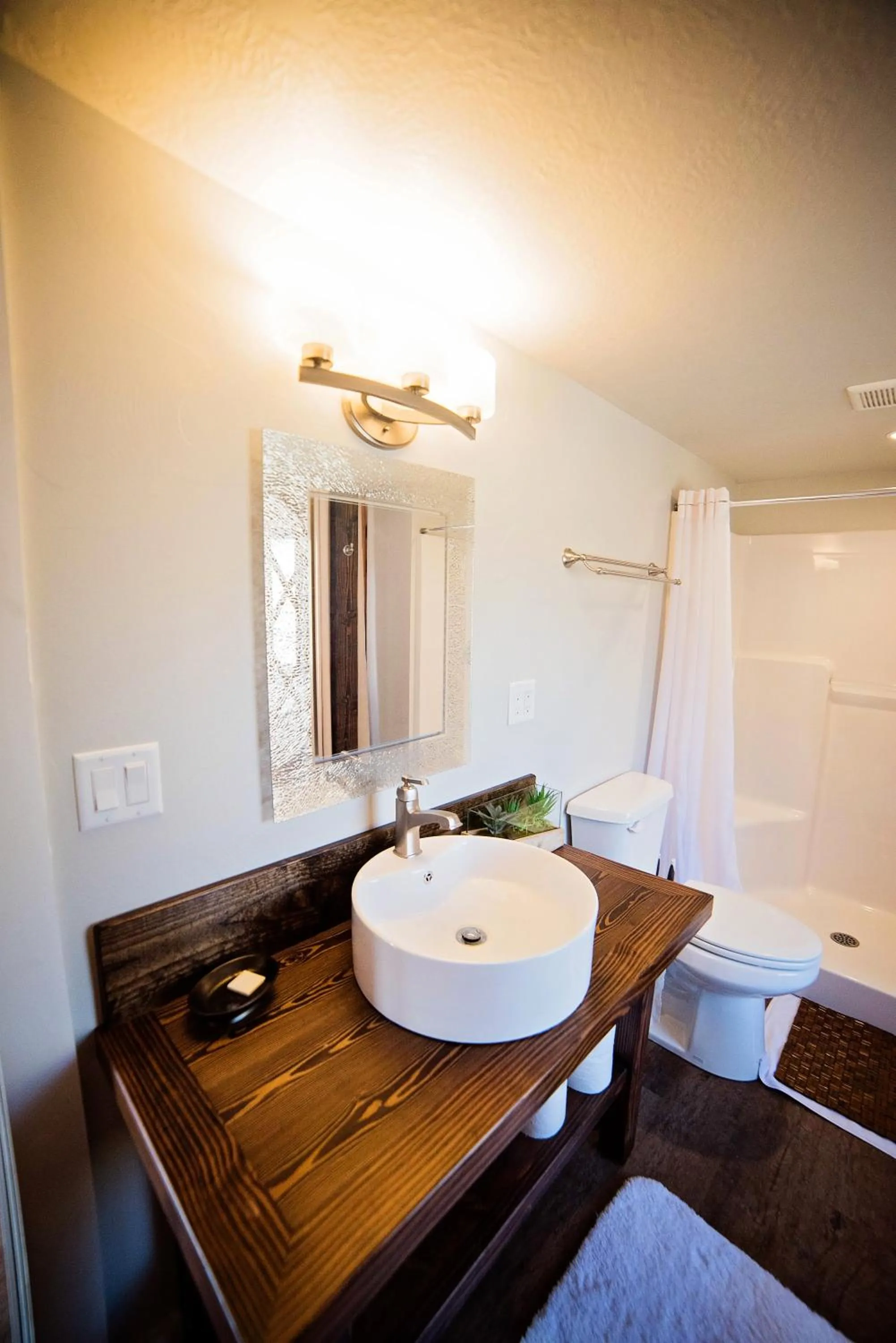 Shower in Escalante Yurts - Luxury Lodging