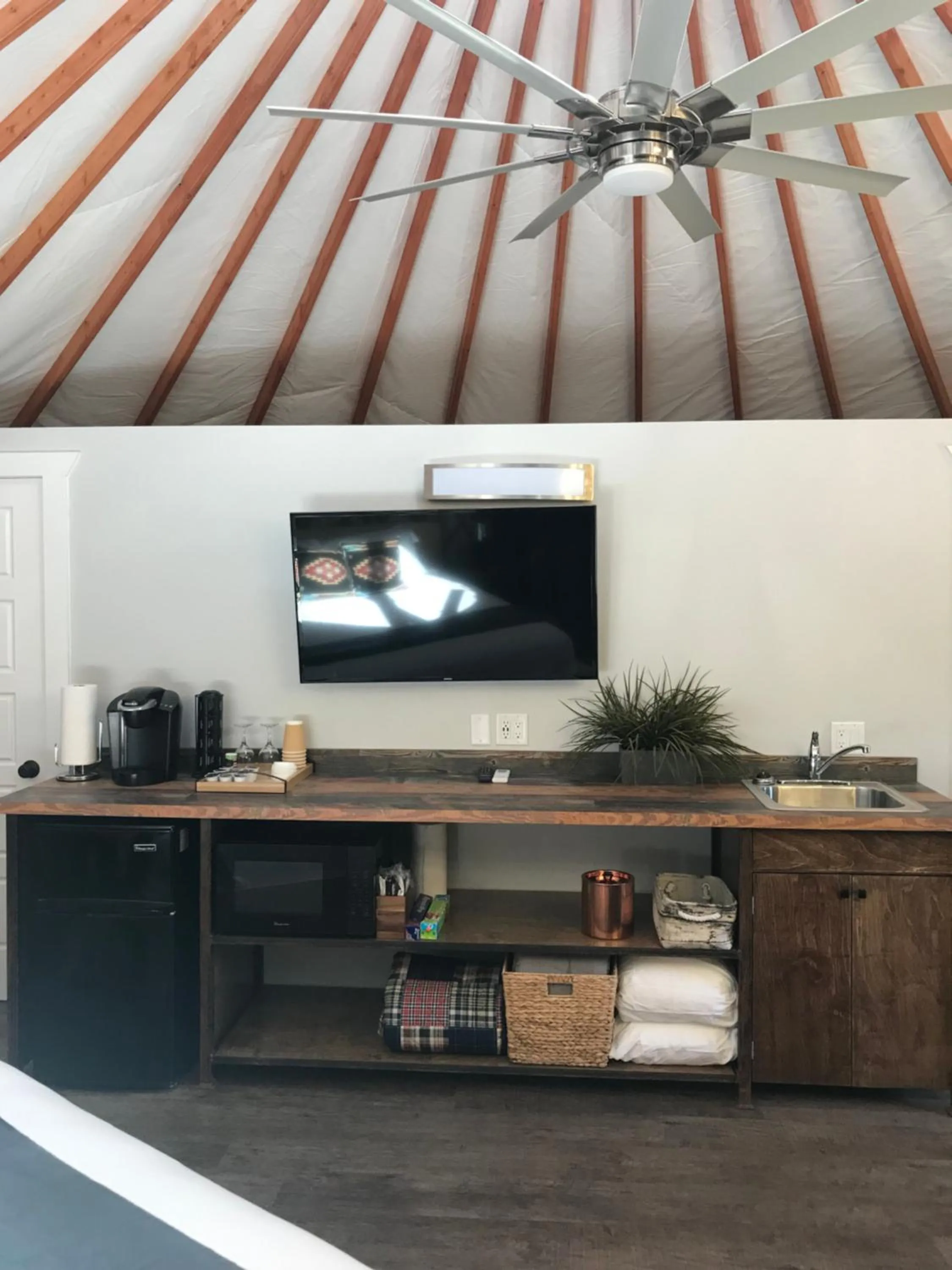 TV and multimedia in Escalante Yurts - Luxury Lodging