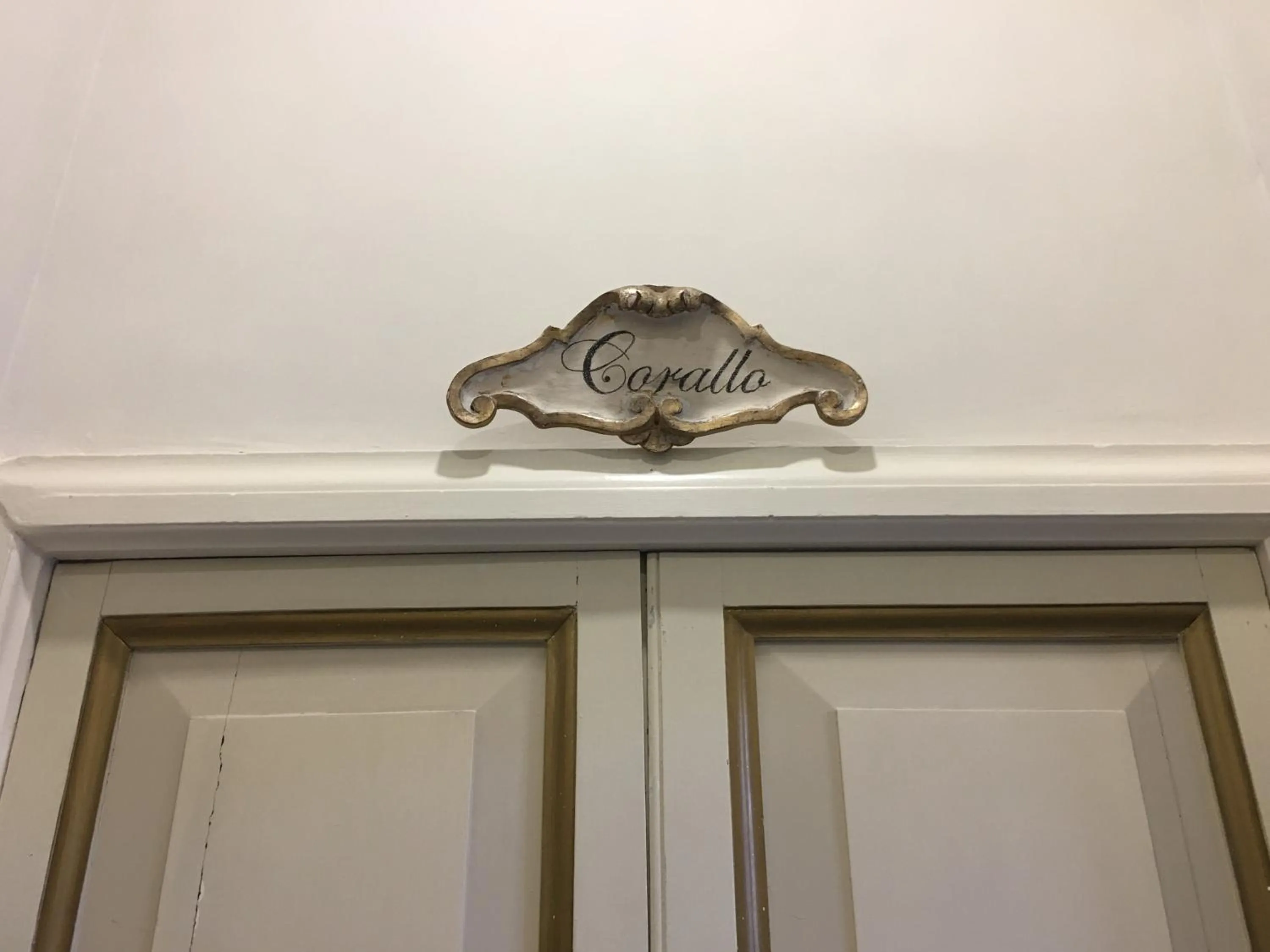 Decorative detail in B&B Theodora