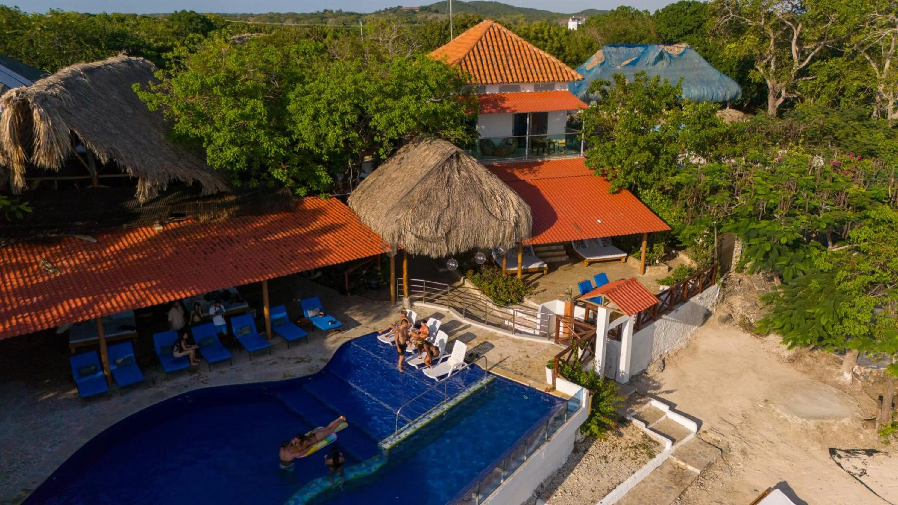 Swimming pool in Hotel Isla Real