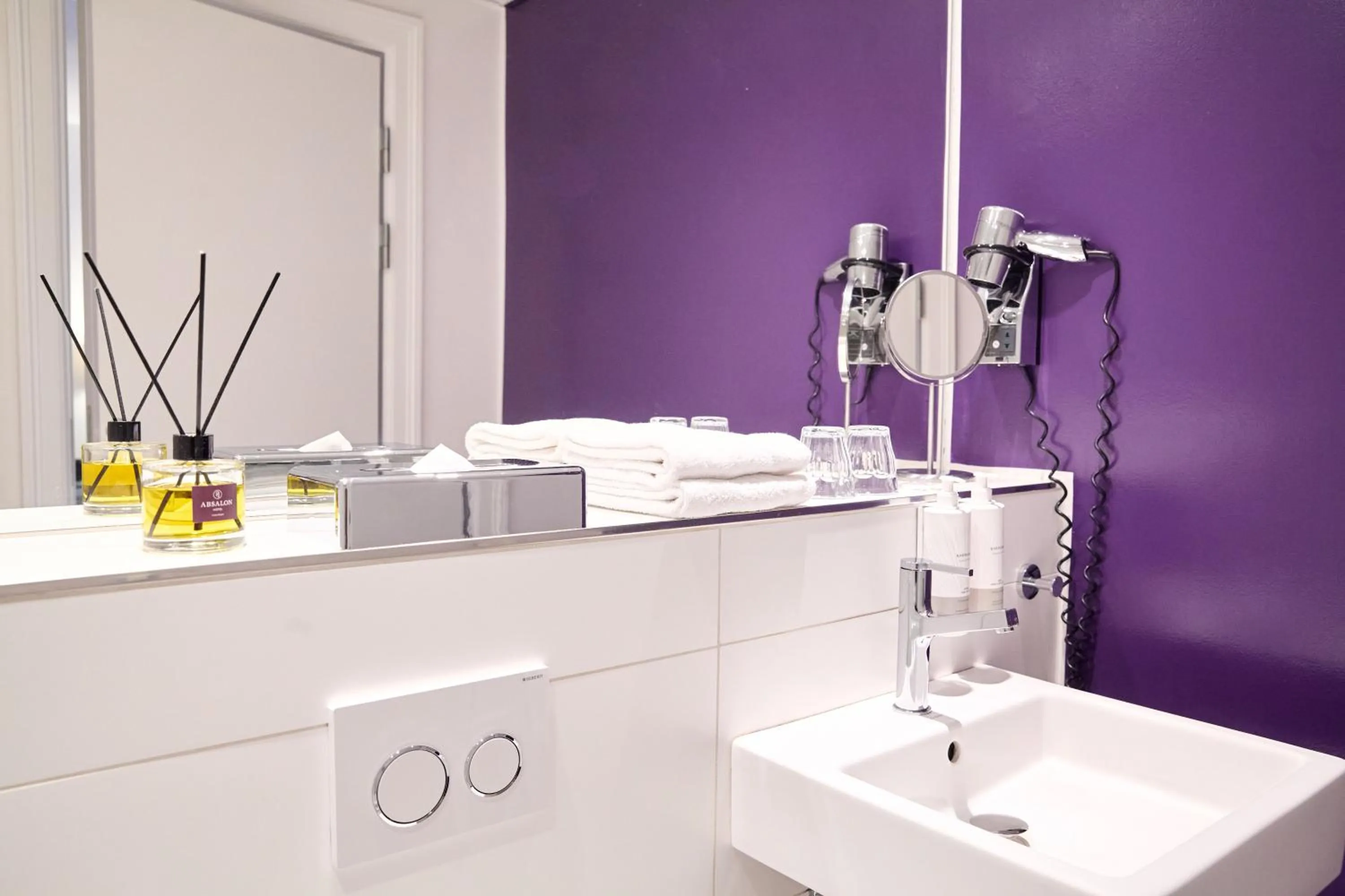 Bathroom in Absalon Hotel