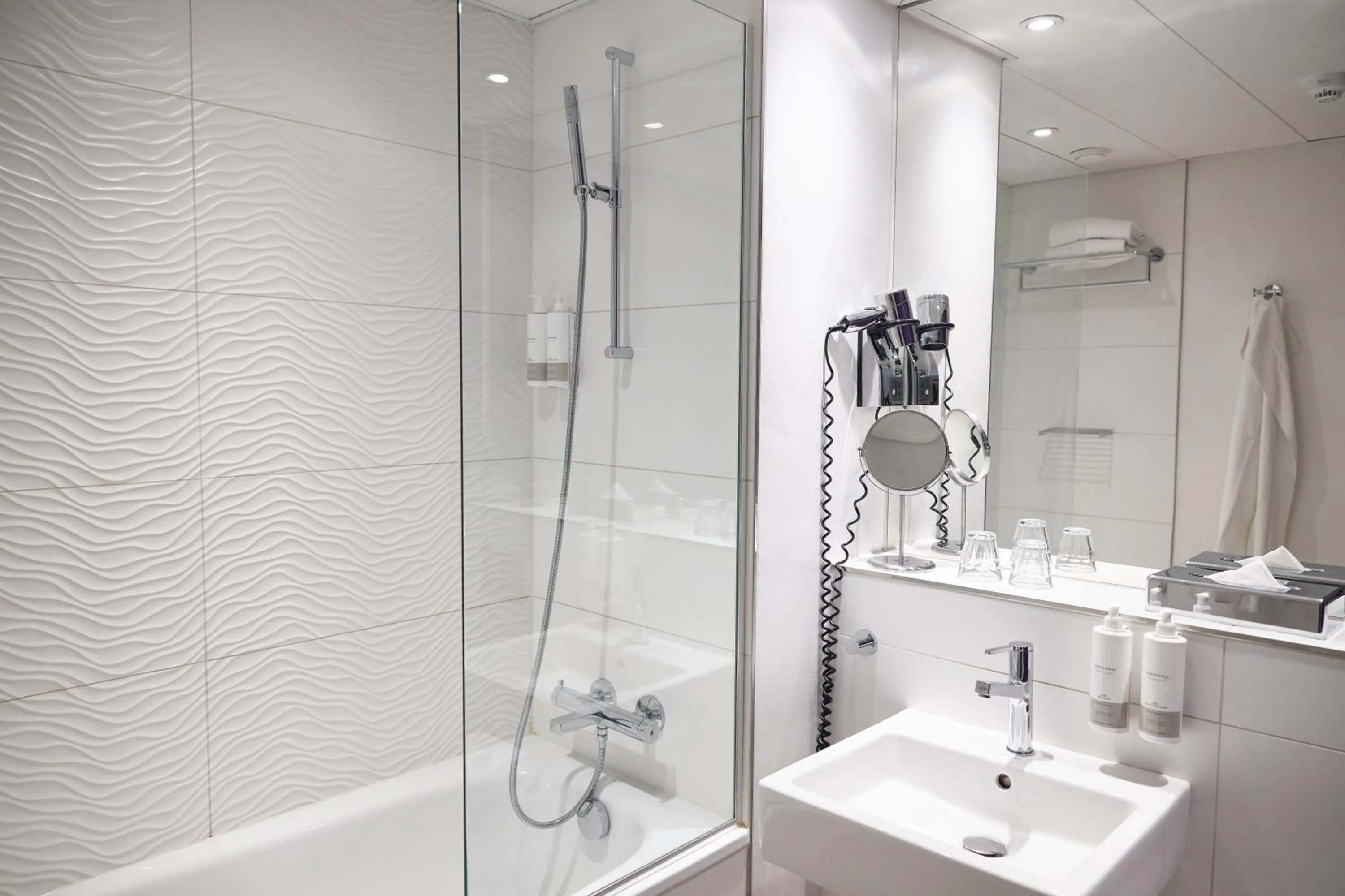 Bathroom in Absalon Hotel