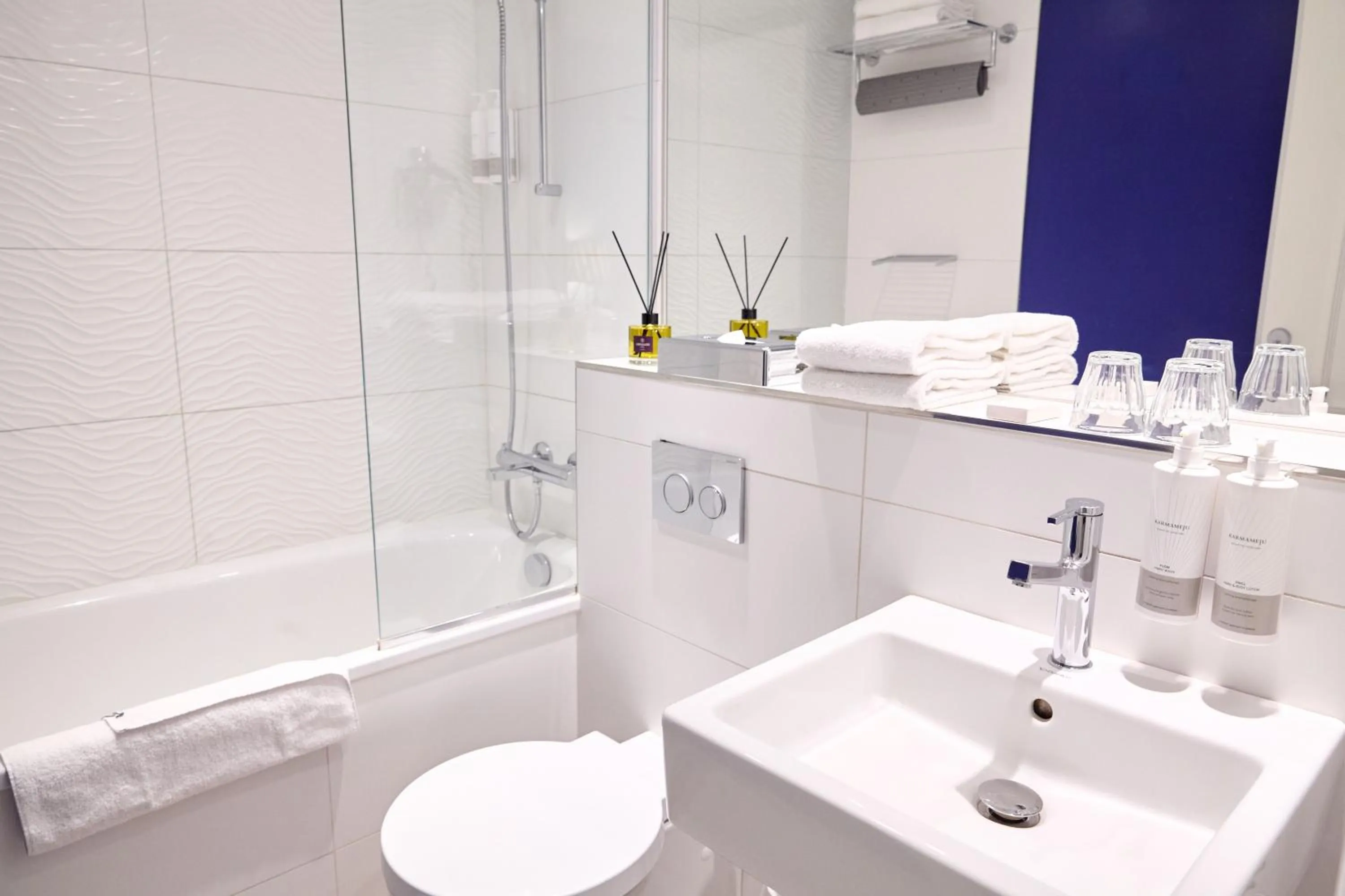 Bathroom in Absalon Hotel