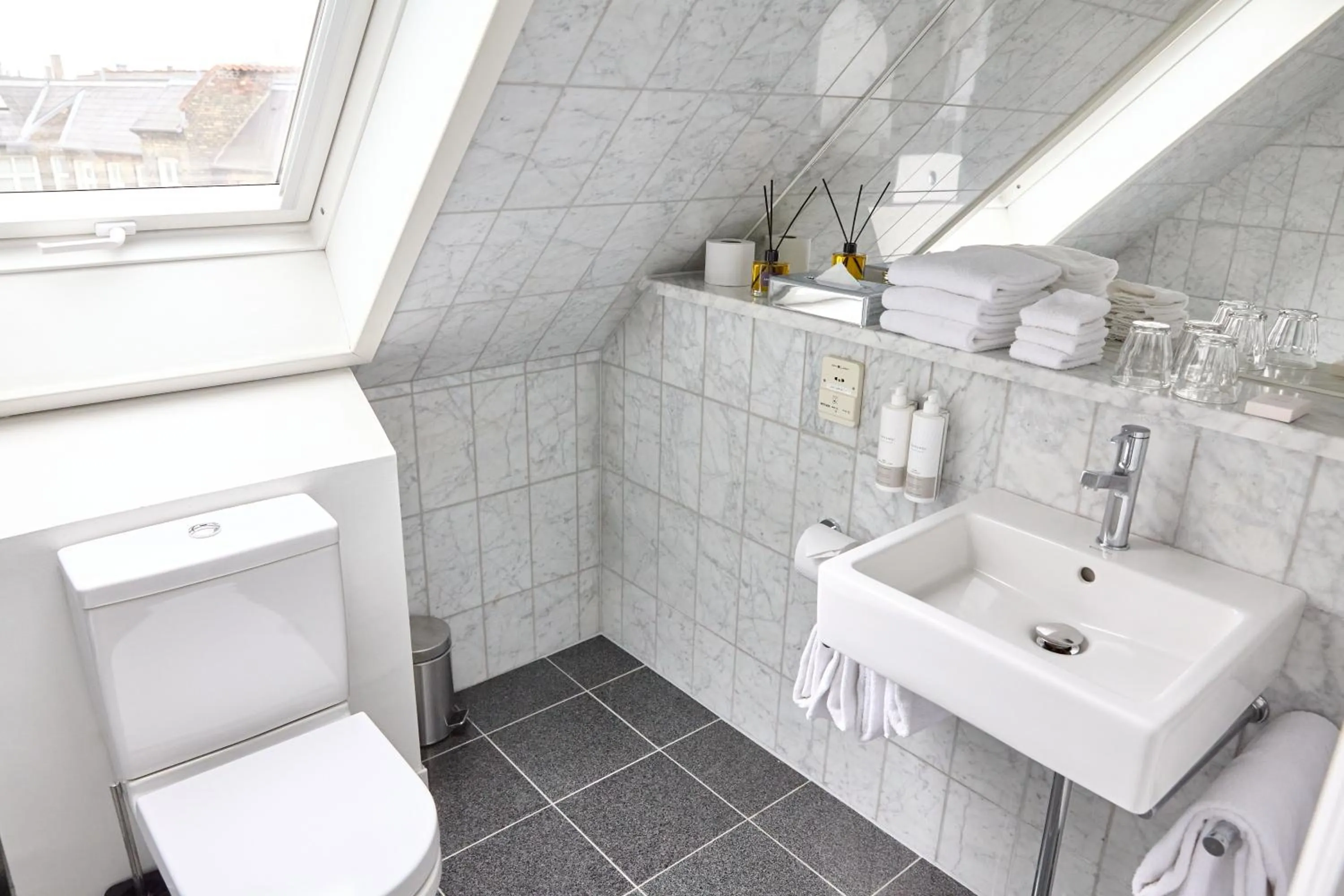 Bathroom in Absalon Hotel