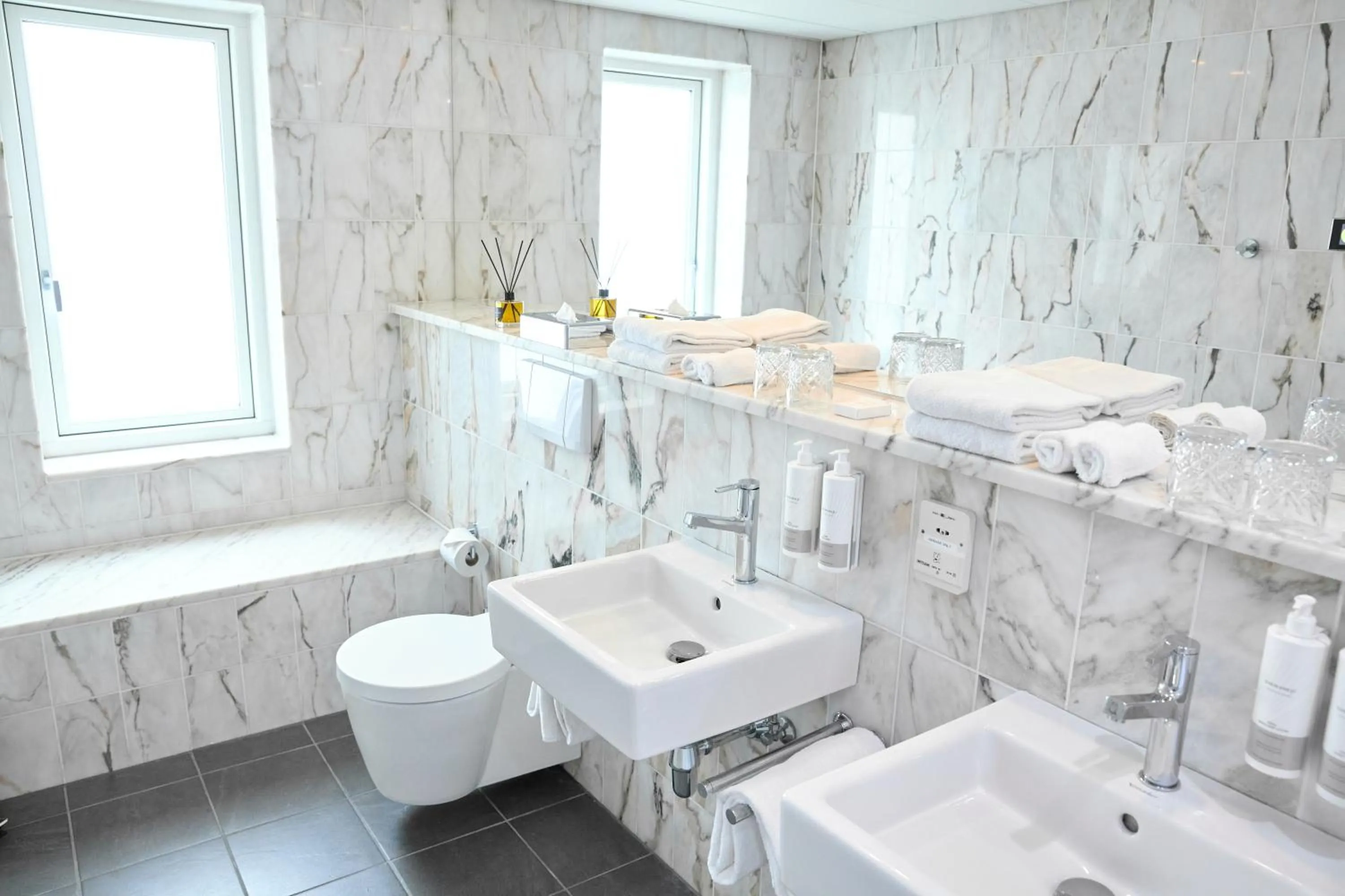 Bathroom in Absalon Hotel